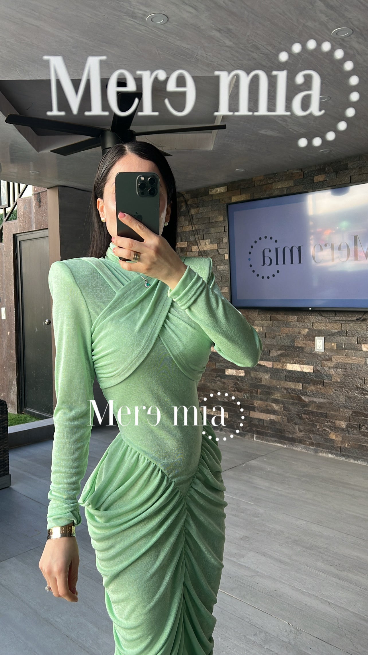 Vestido plisado cruzado