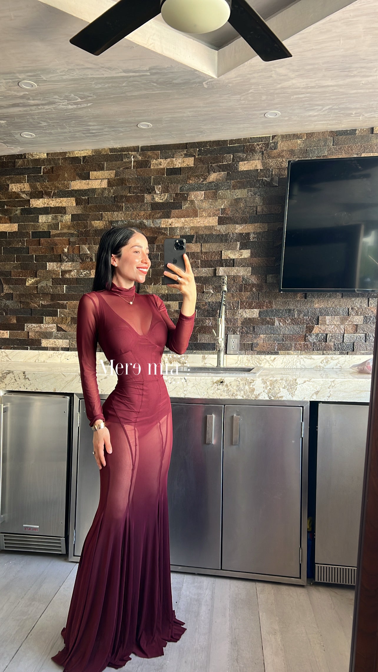 Vestido tinto cuello malla