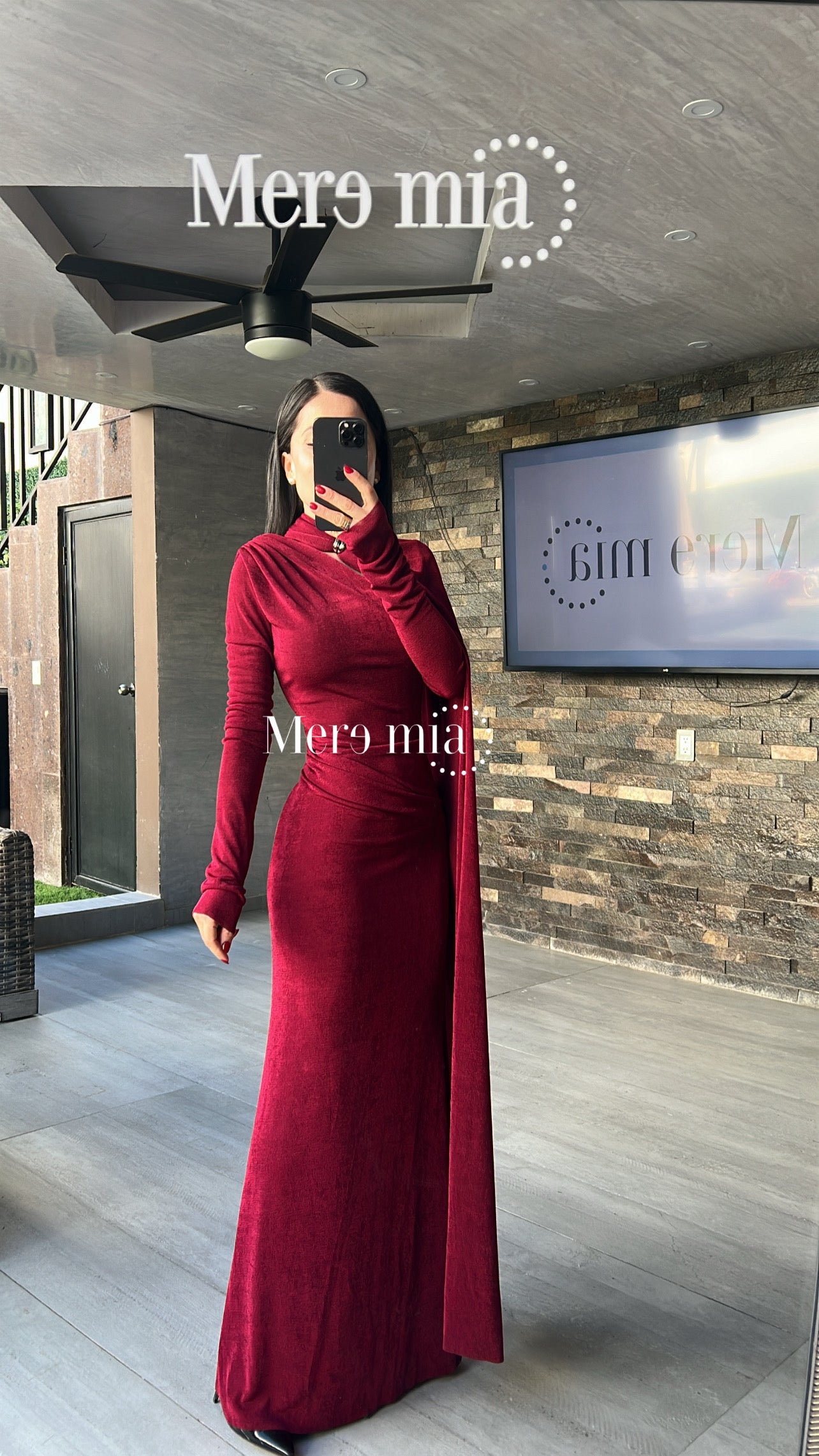 Vestido plisado capa