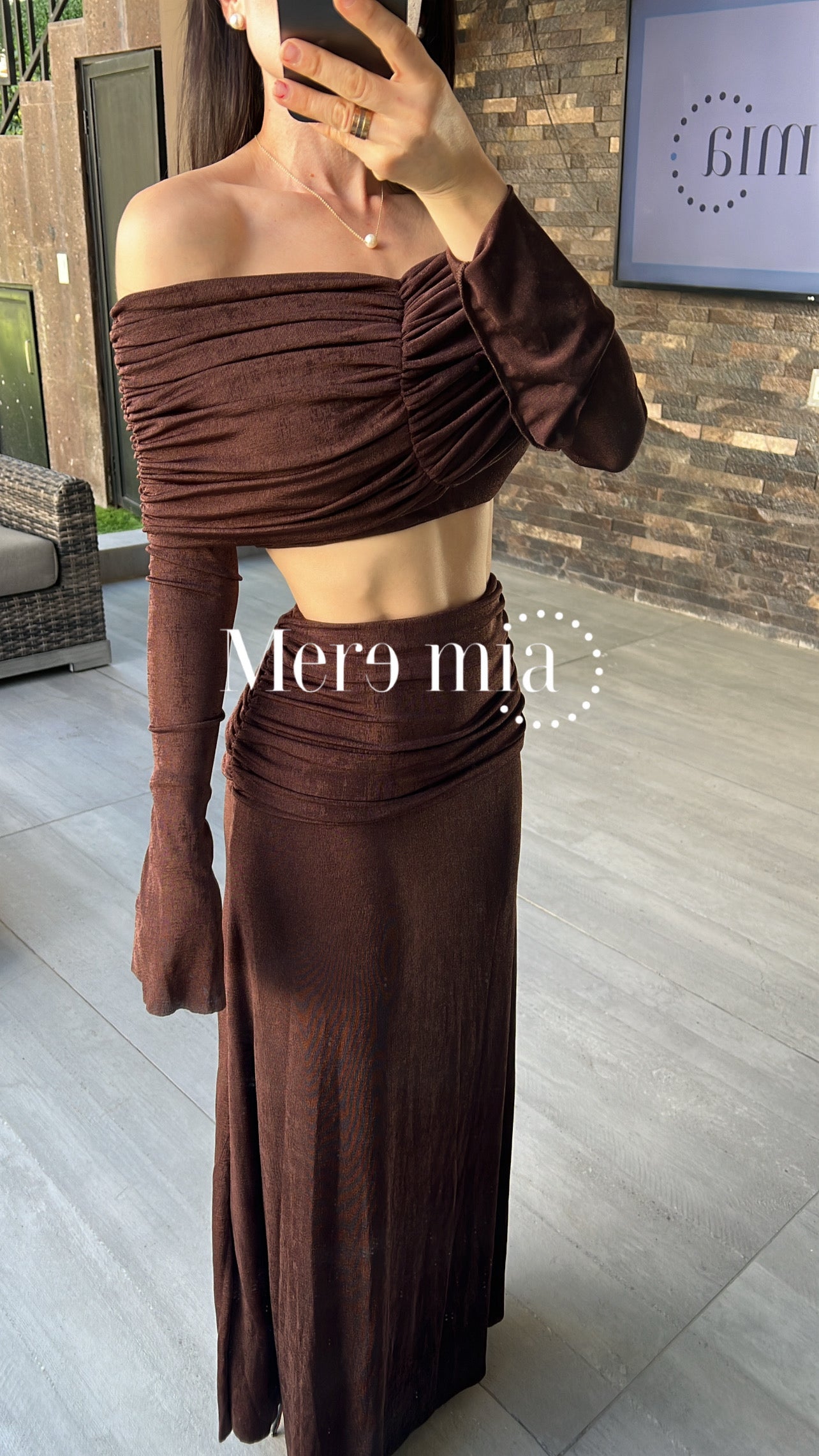 Conjunto hombros plisado largo