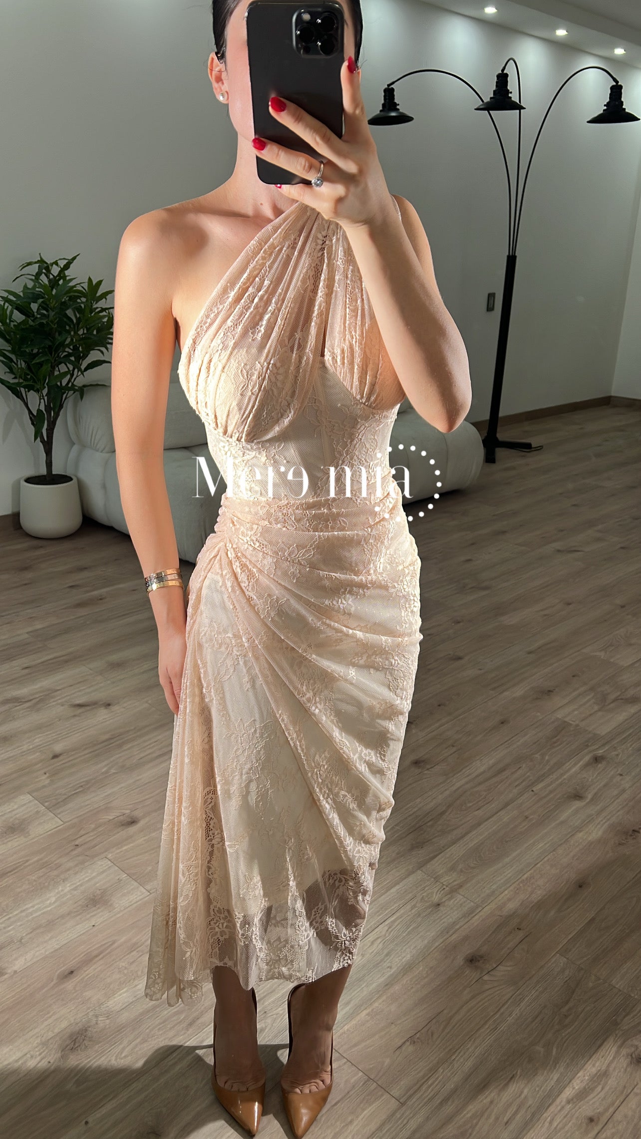 Vestido encaje copas hombro