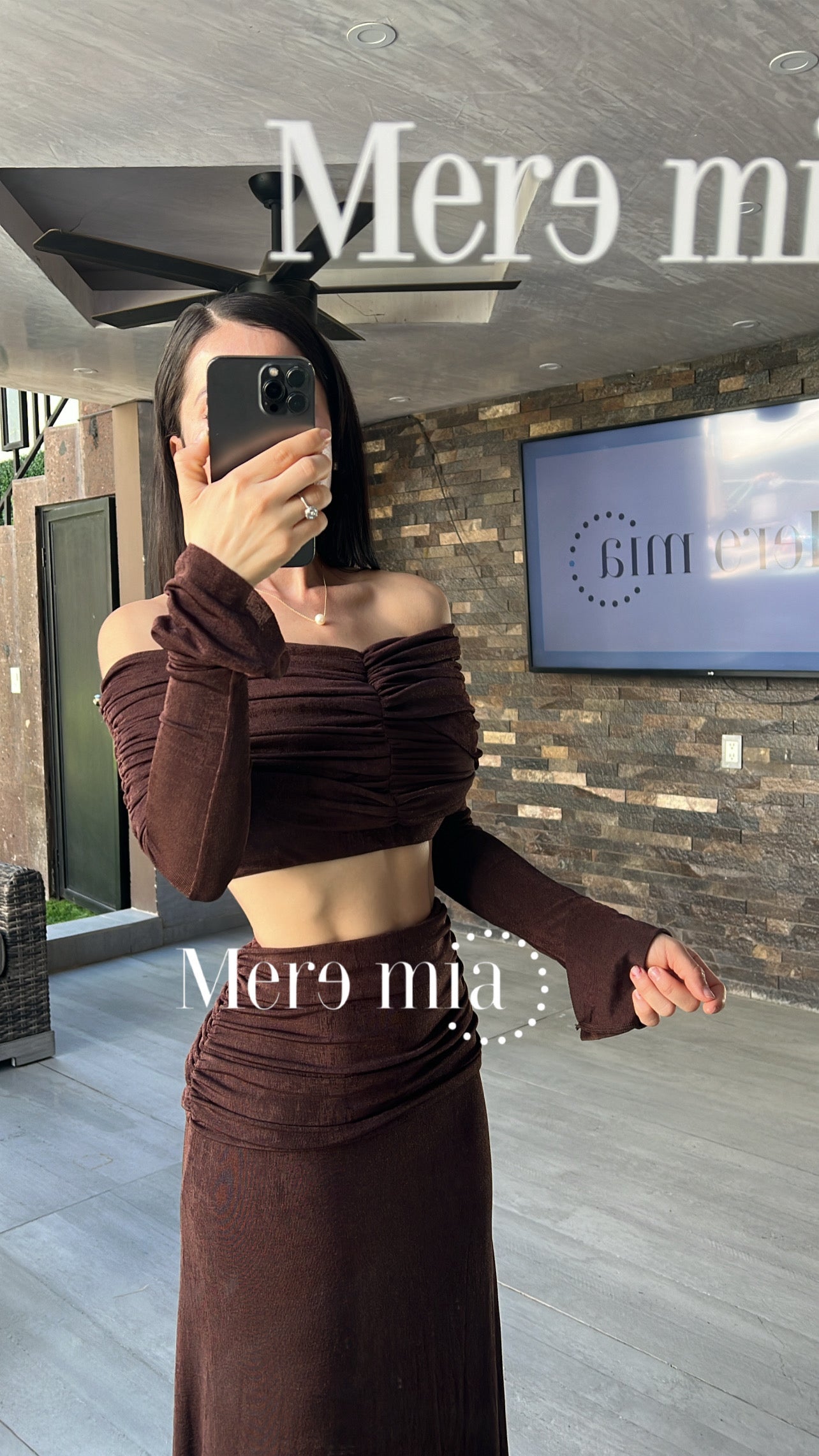 Conjunto hombros plisado largo