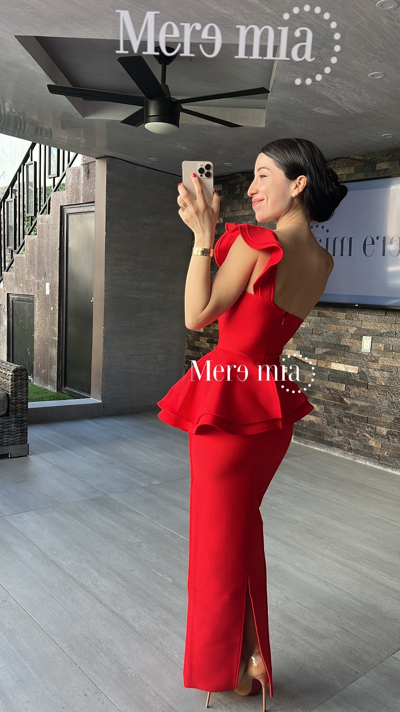 Vestido hombro escarola