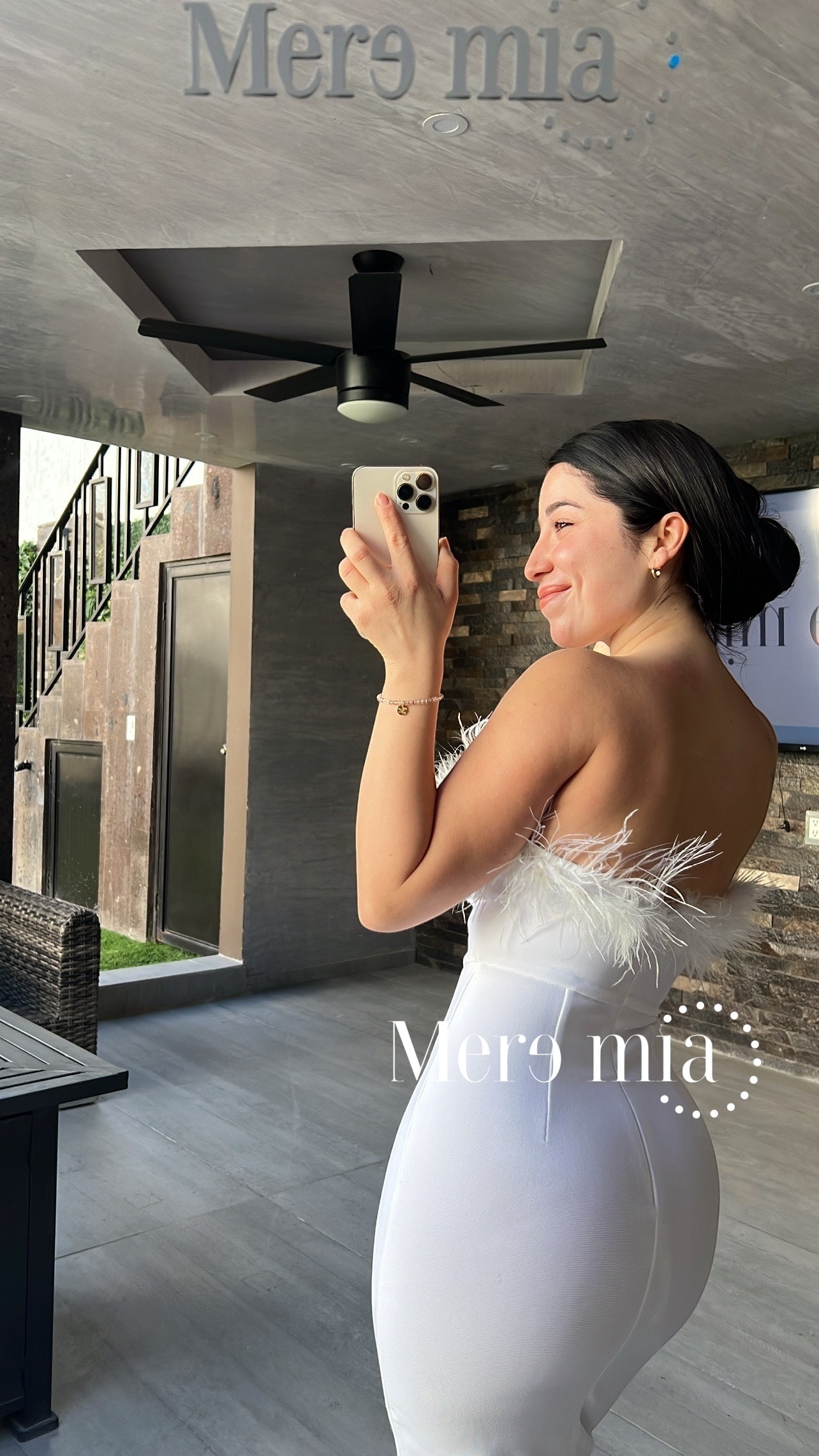Vestido blanco plumas