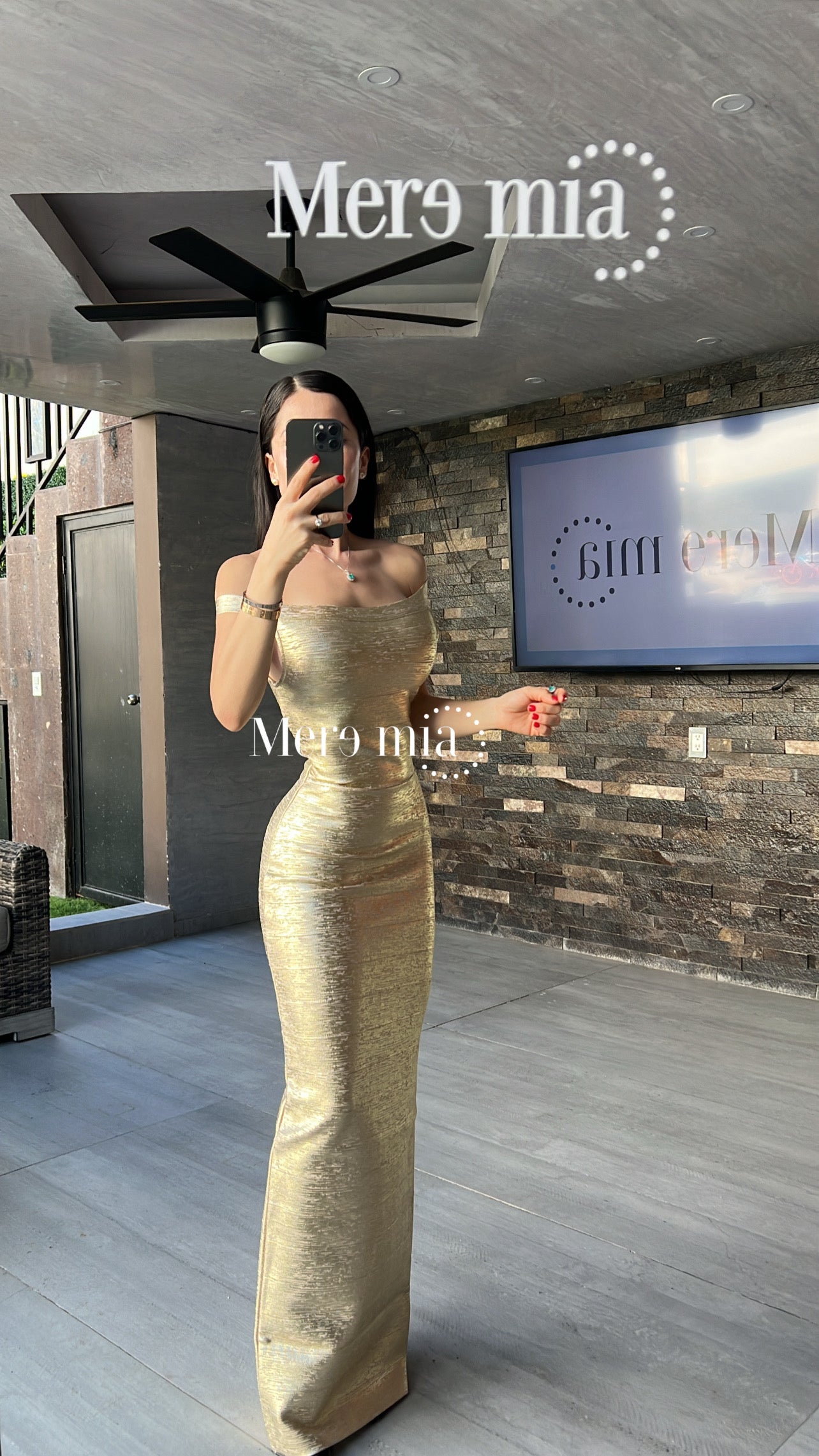 Vestido dorado hombros