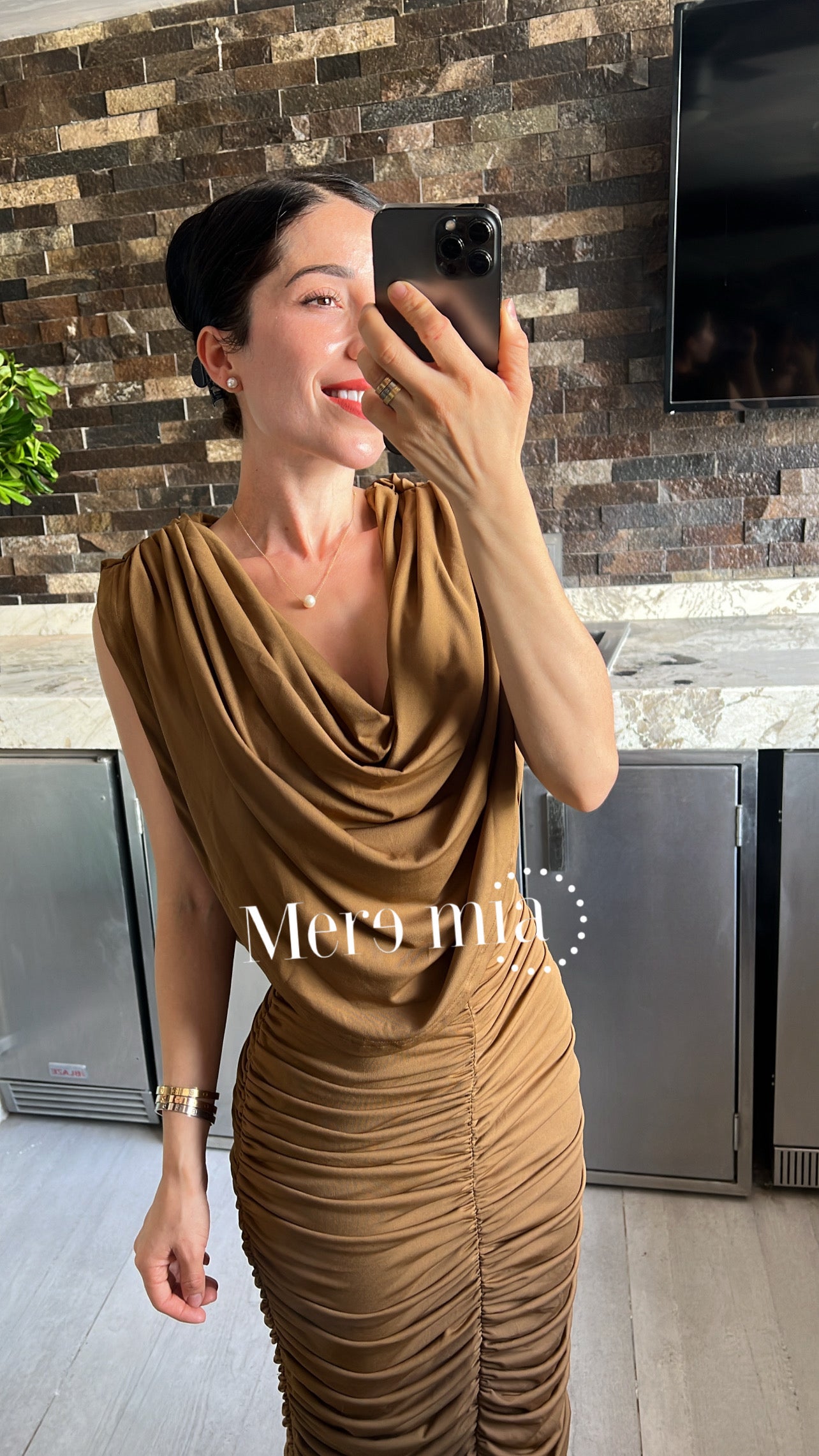 Vestido plisado escote U