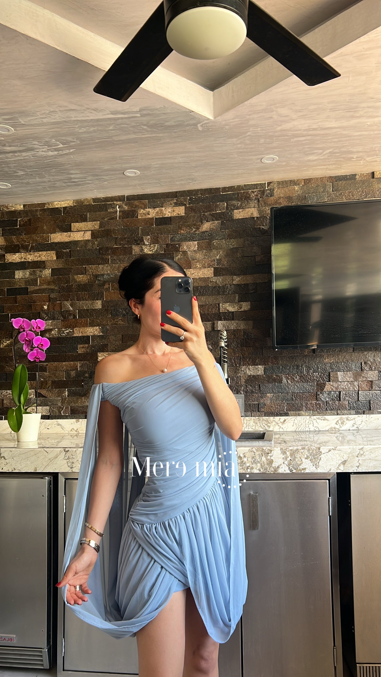 Vestido drapeado mangas hombros