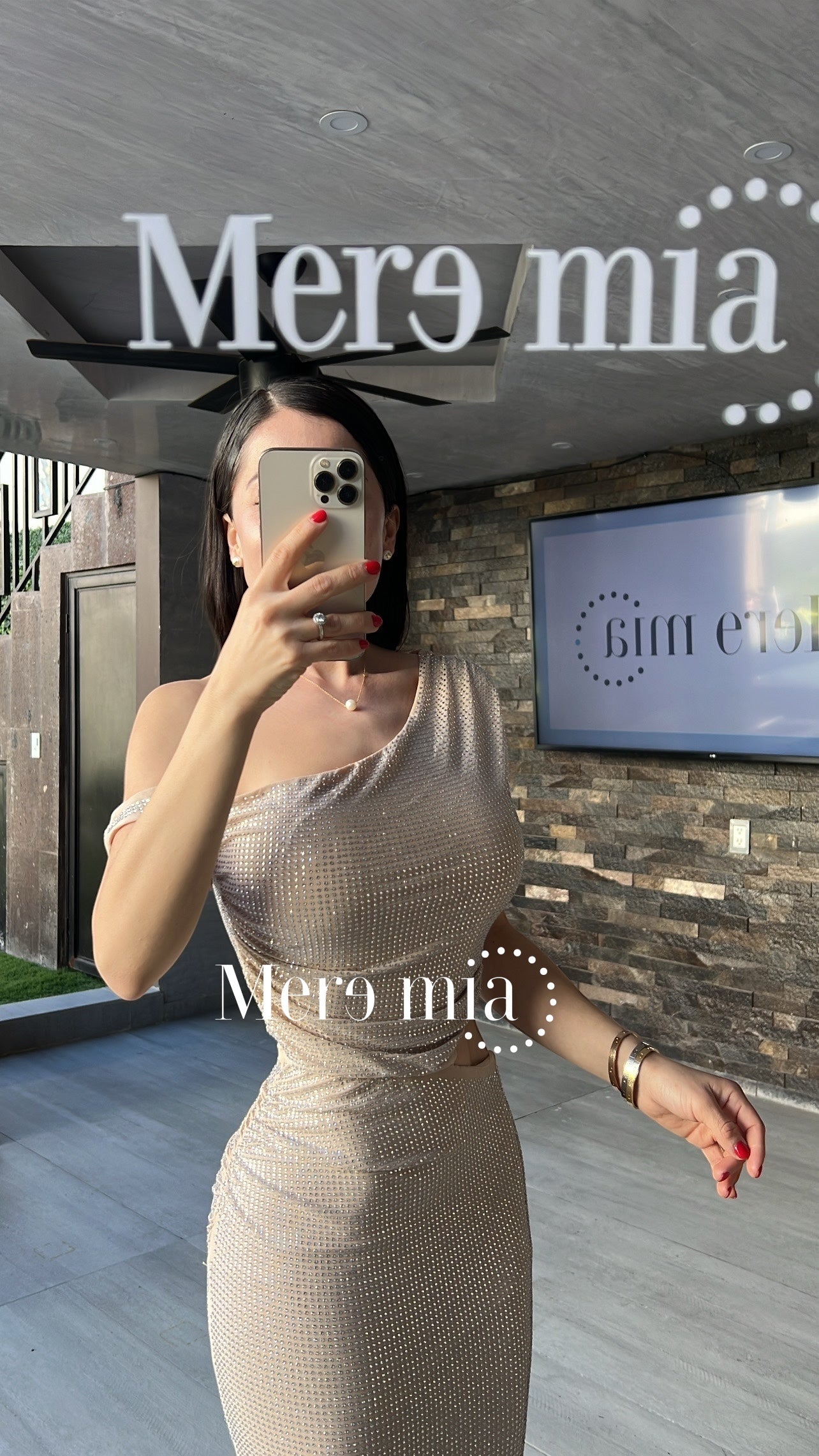 Vestido puntos hombro
