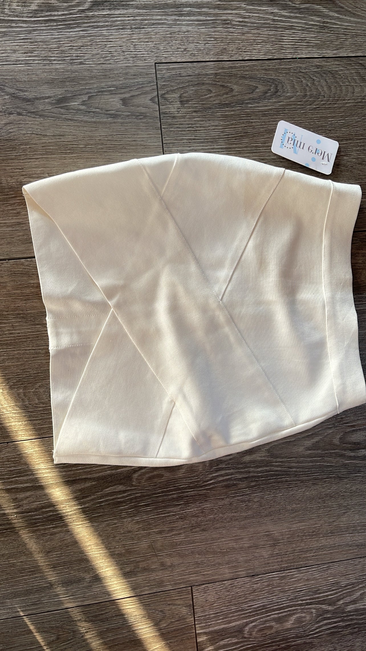 Falda blanca corta