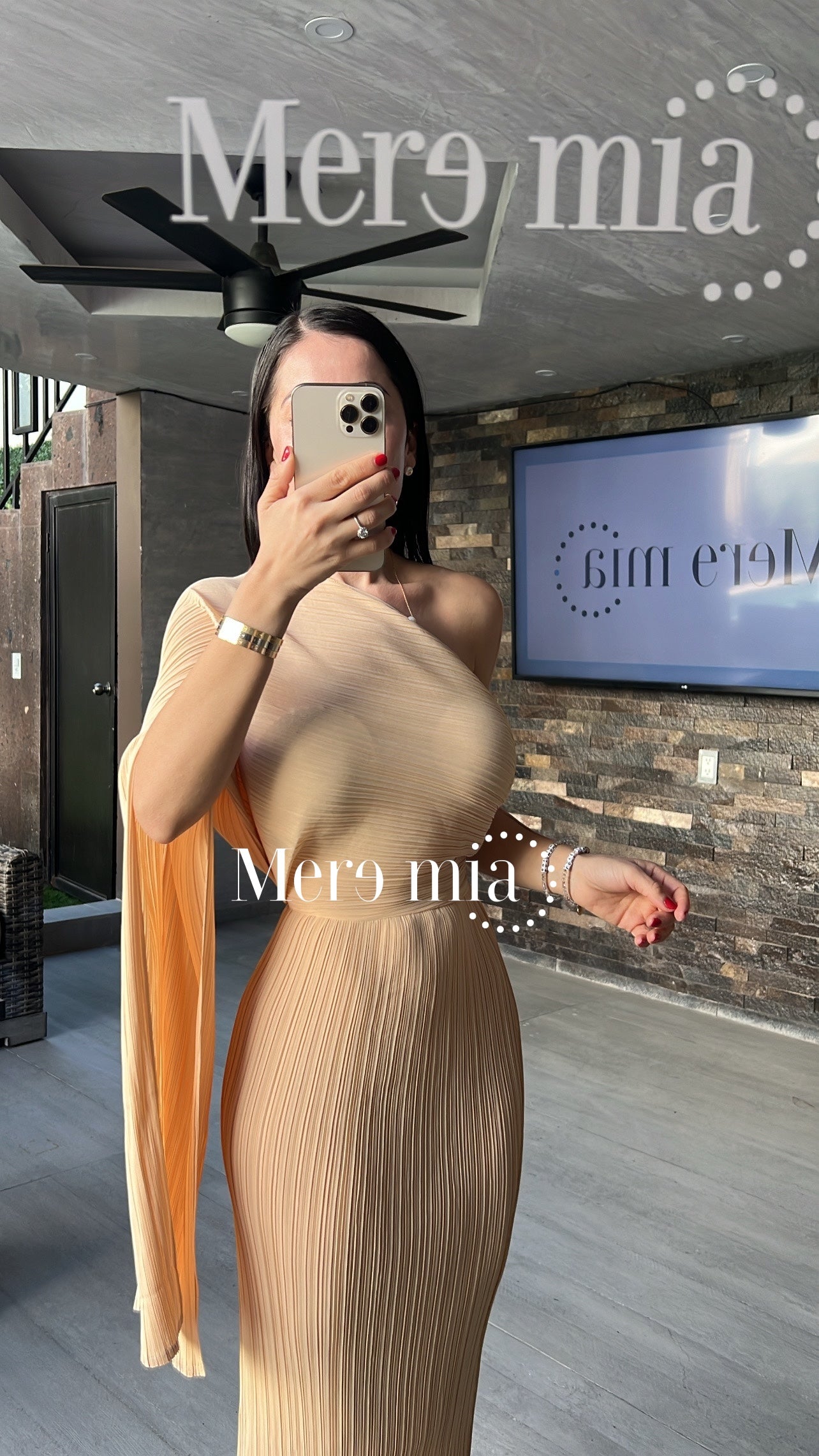 Vestido nude plisado esc