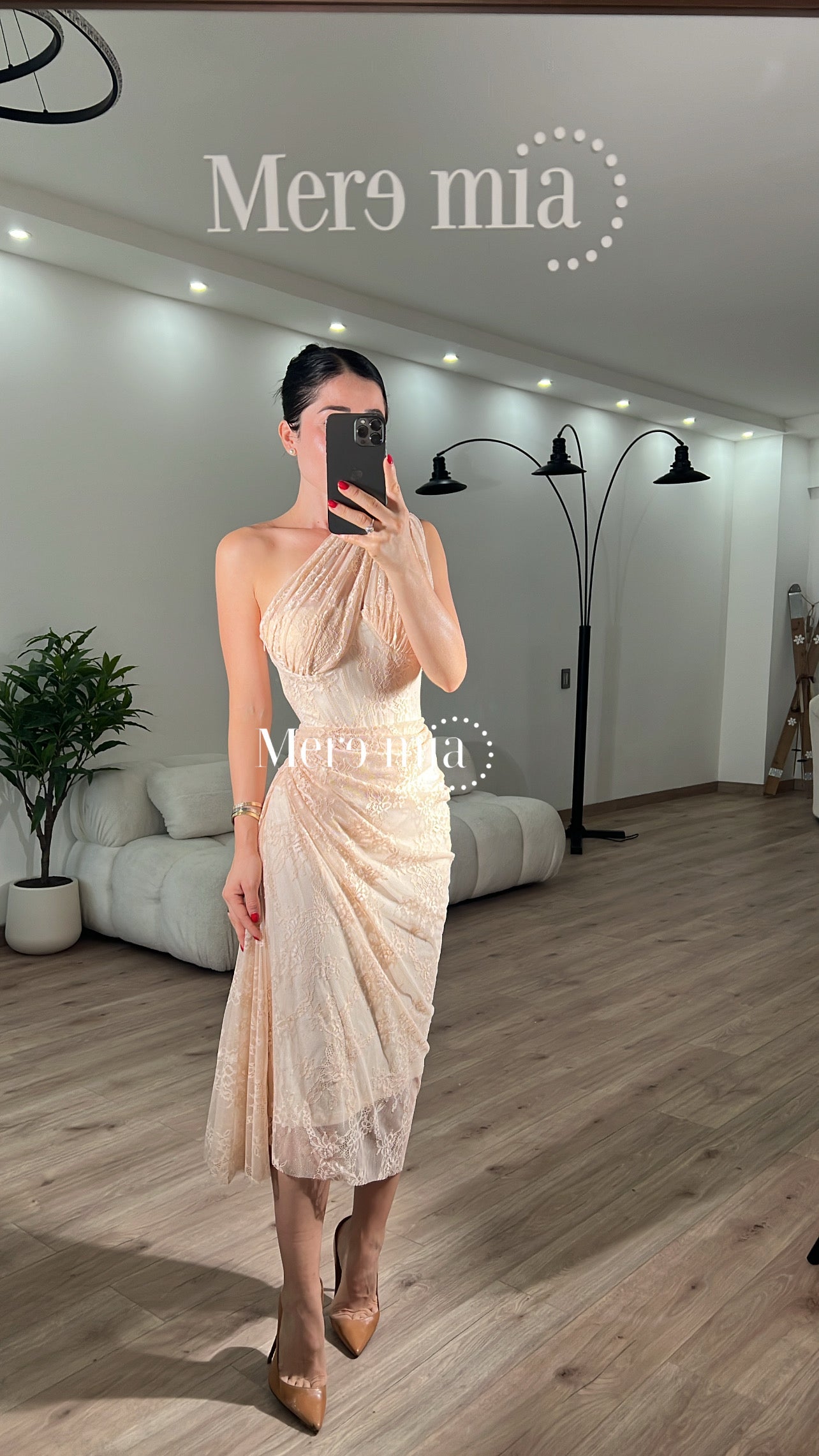 Vestido encaje copas hombro