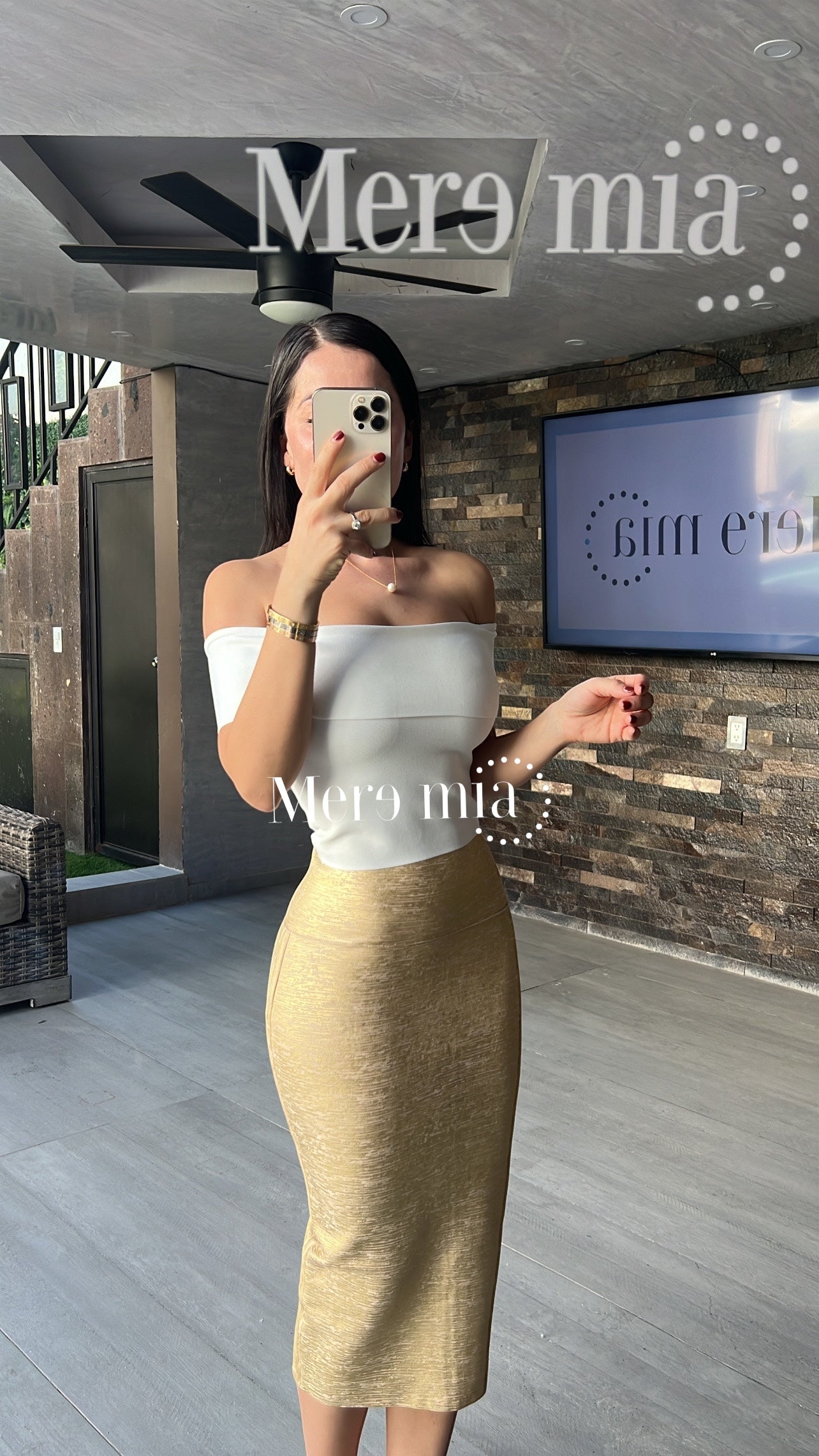 Falda dorada midi