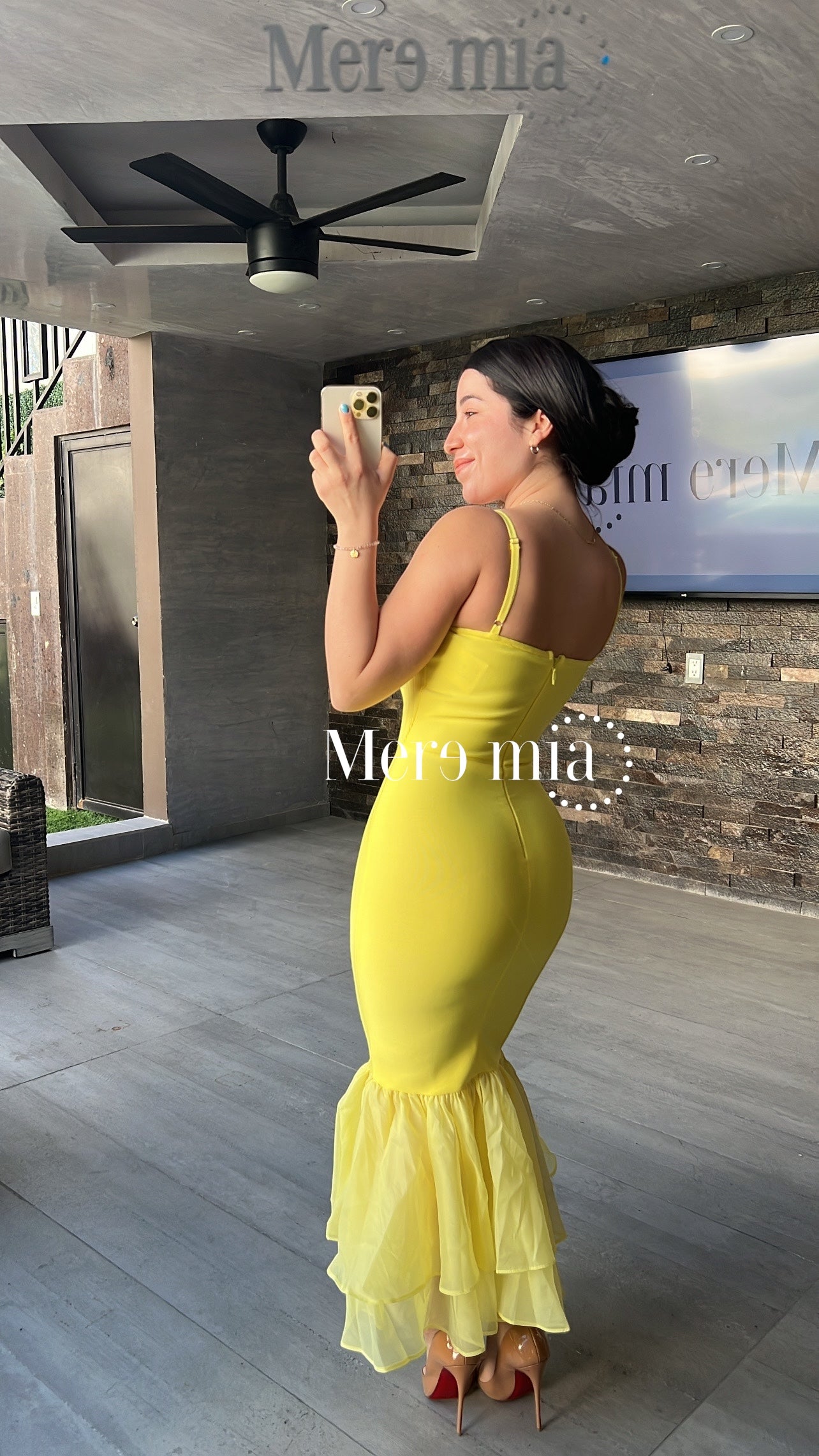 Vestido amarillo tul abajo