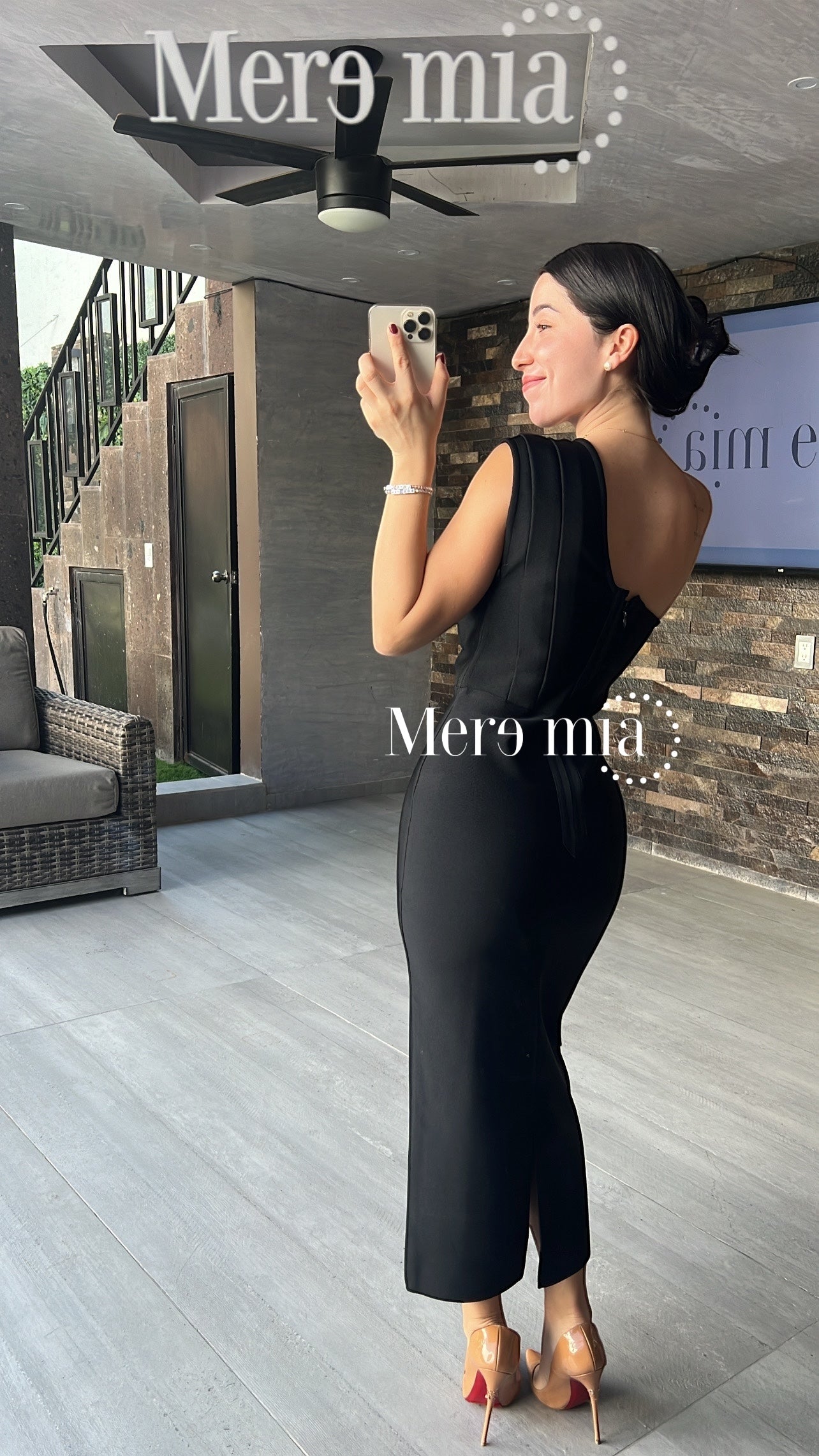 Vestido negro de un hombro