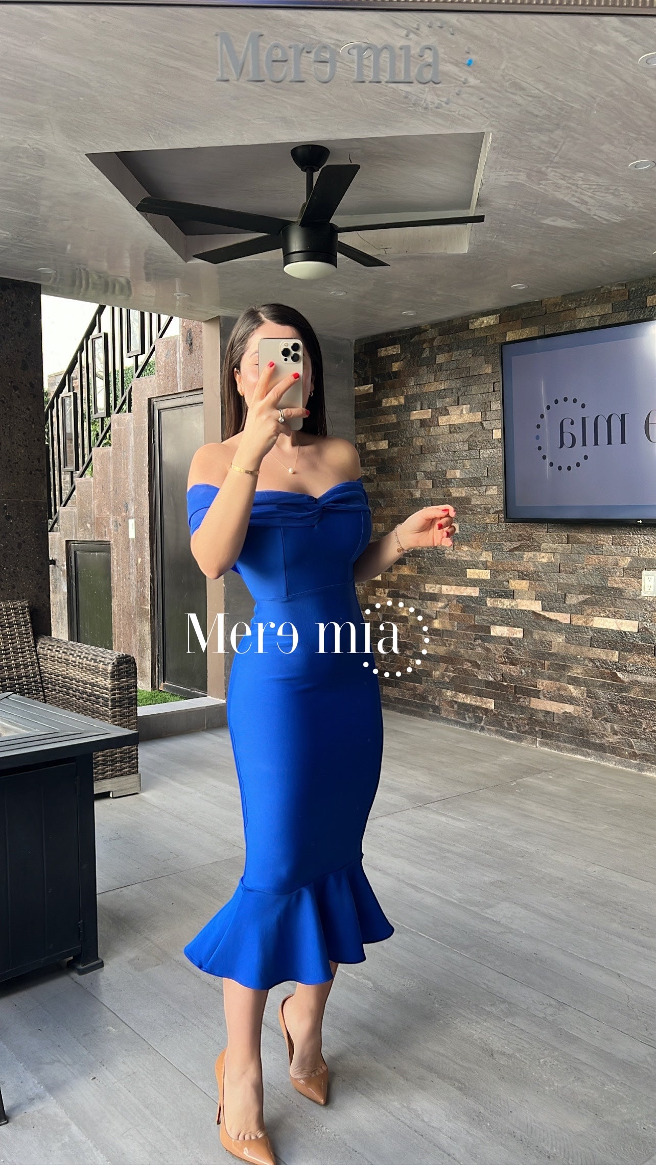 Vestido azul rey tul hombros