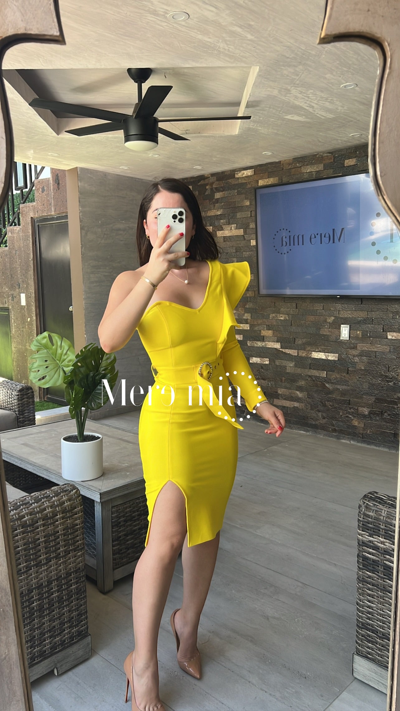 Vestido amarillo hombro