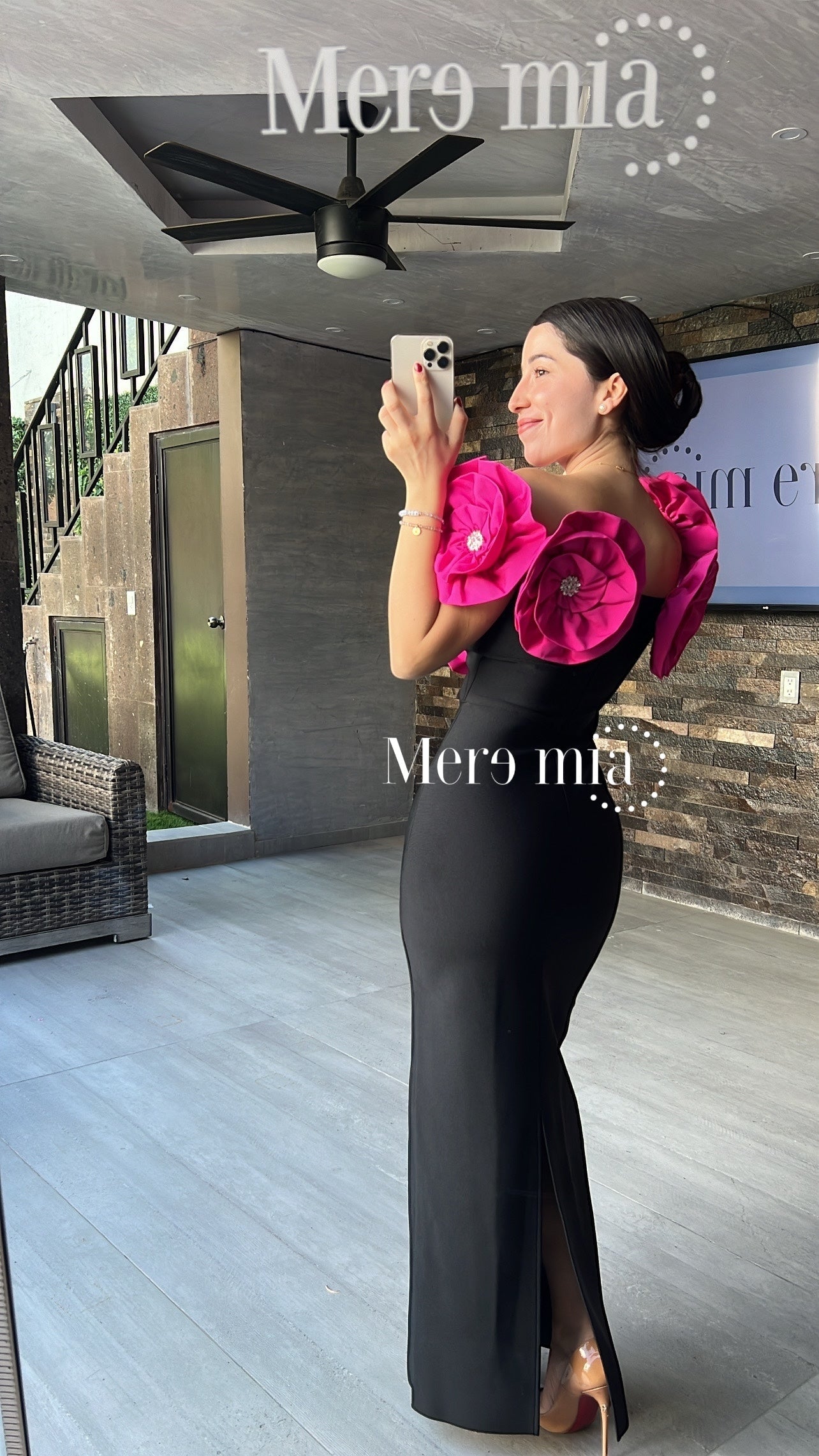 Vestido negro flores en hombros