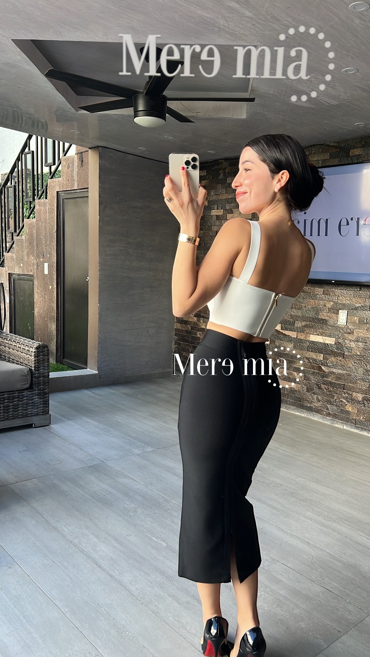 Falda negra midi