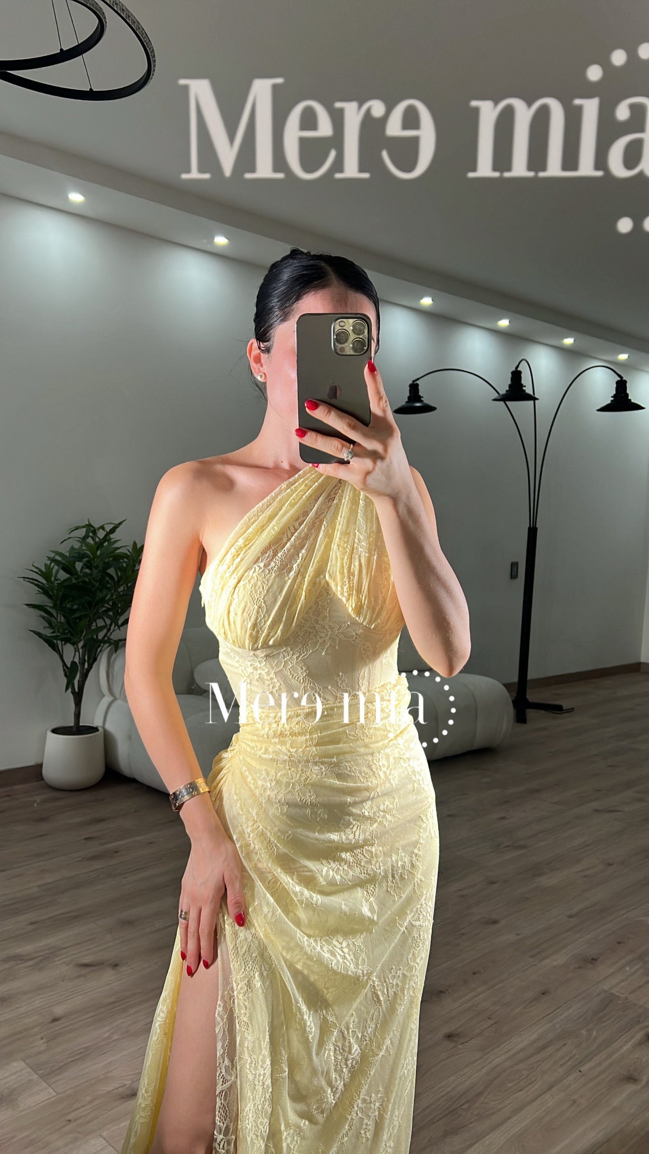 Vestido encaje copas hombro