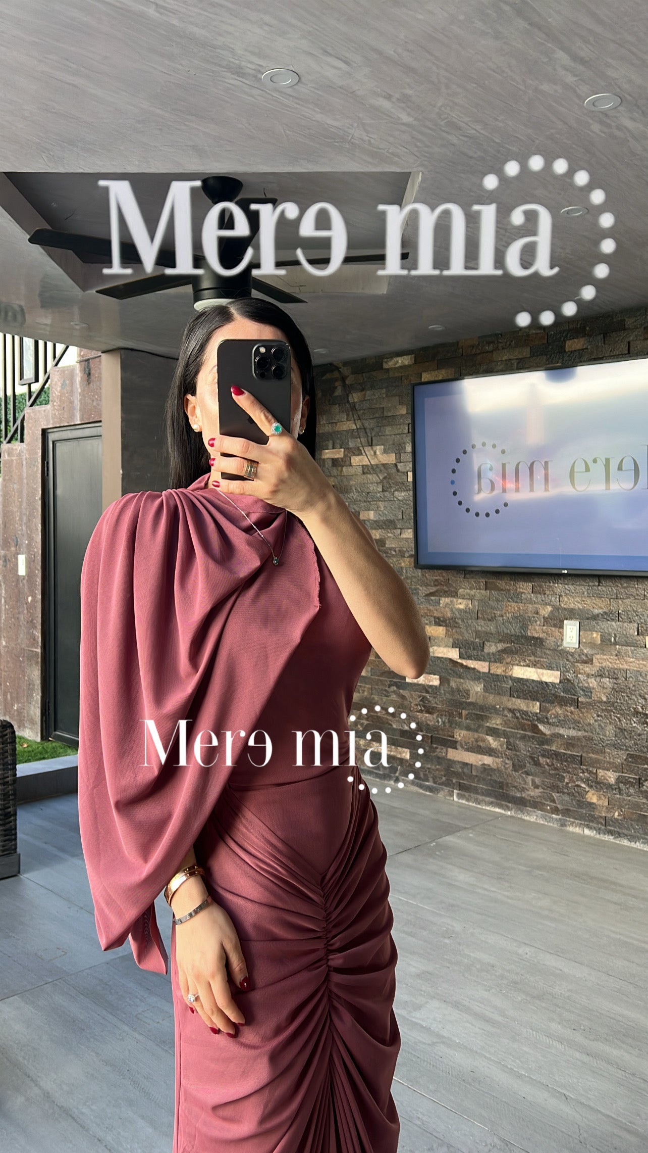 Vestido capa corta plisada