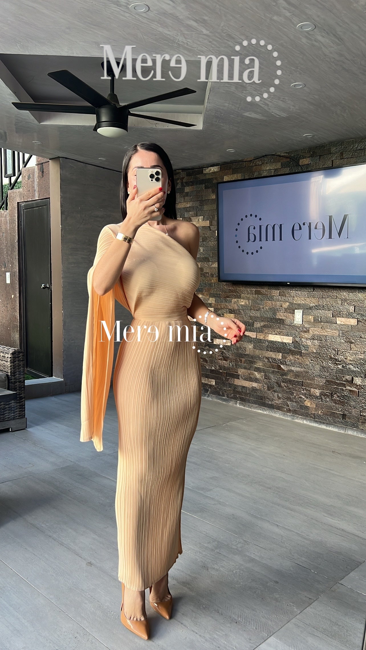 Vestido nude plisado esc