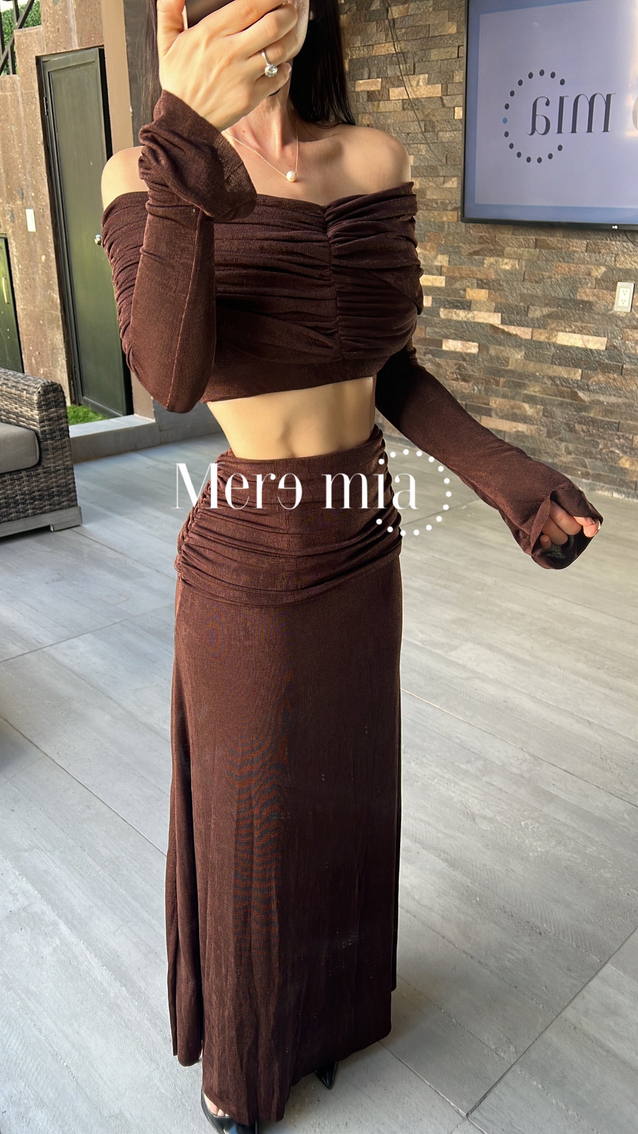 Conjunto hombros plisado largo