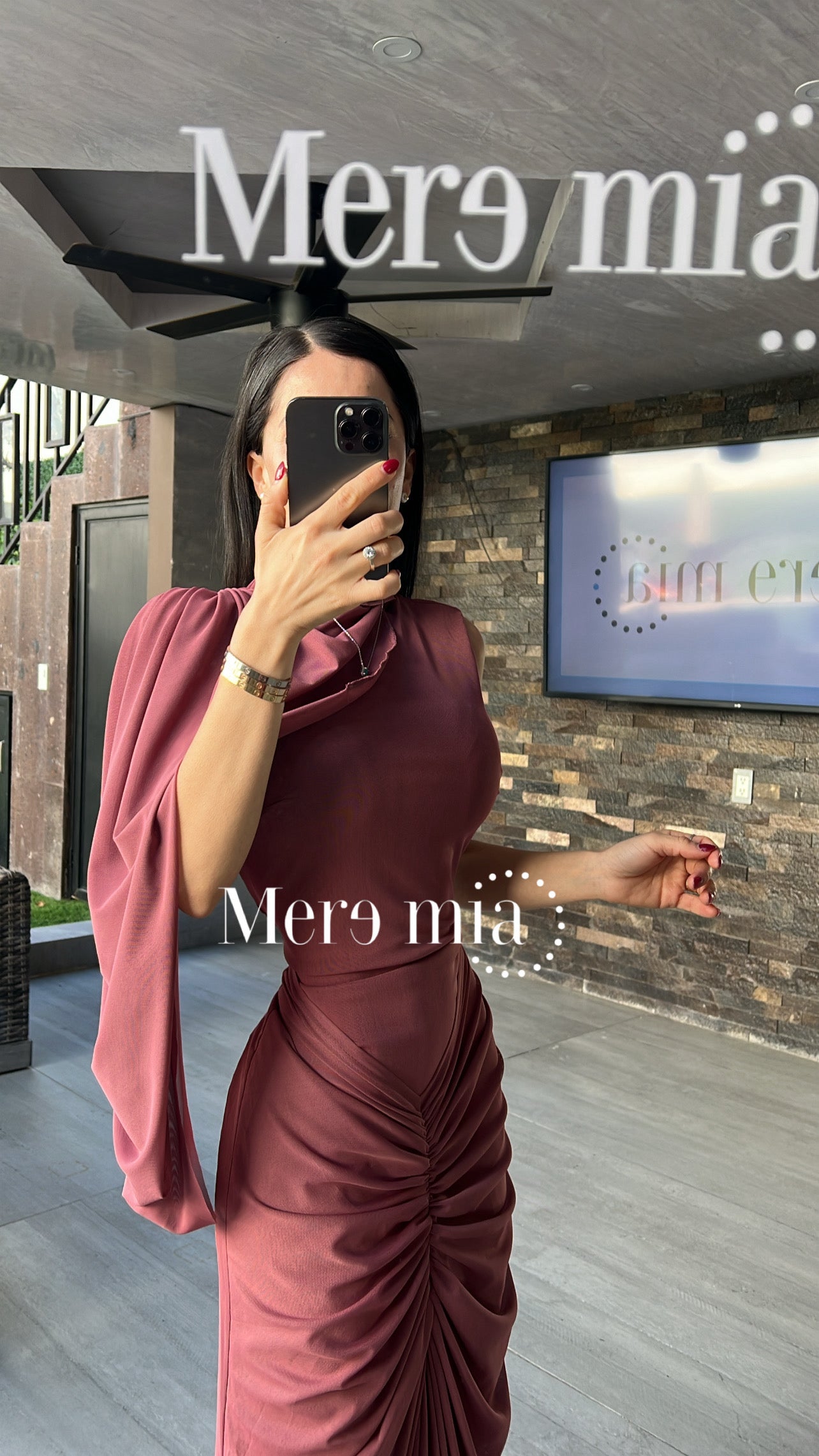 Vestido capa corta plisada