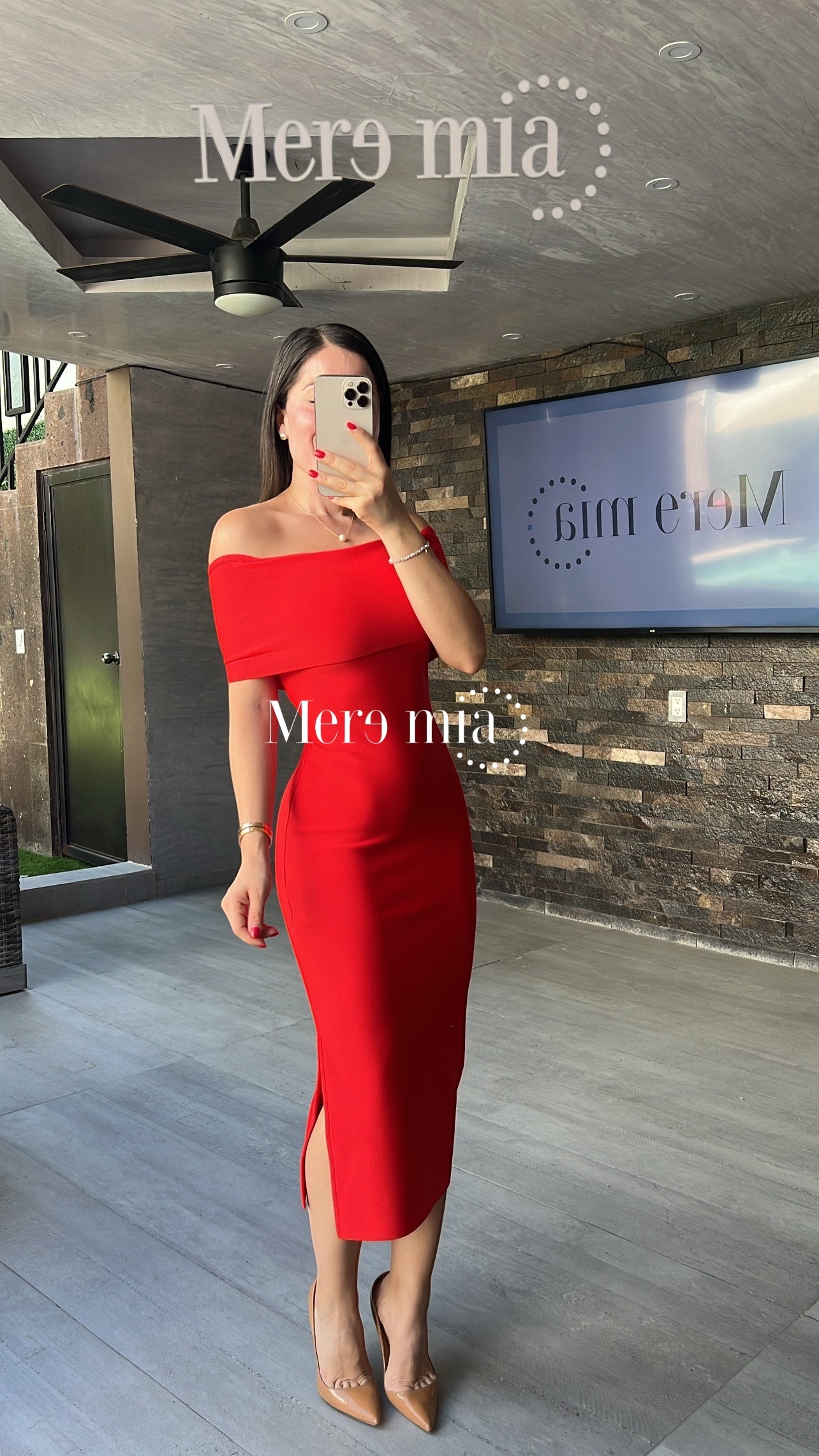 Vestido rojo hombros olan