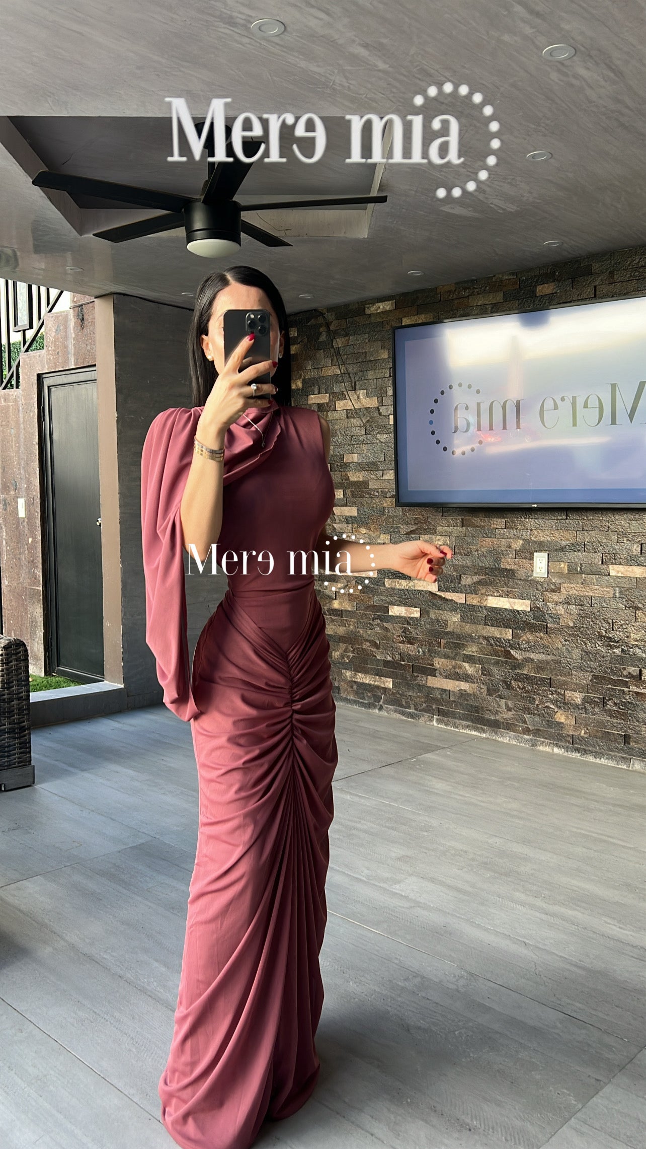 Vestido capa corta plisada