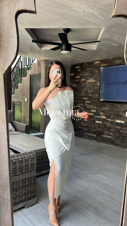 Vestido blanco strapless con cintó