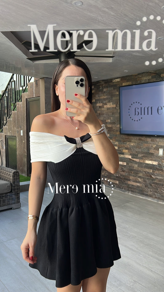 Vestido negro blanco moño