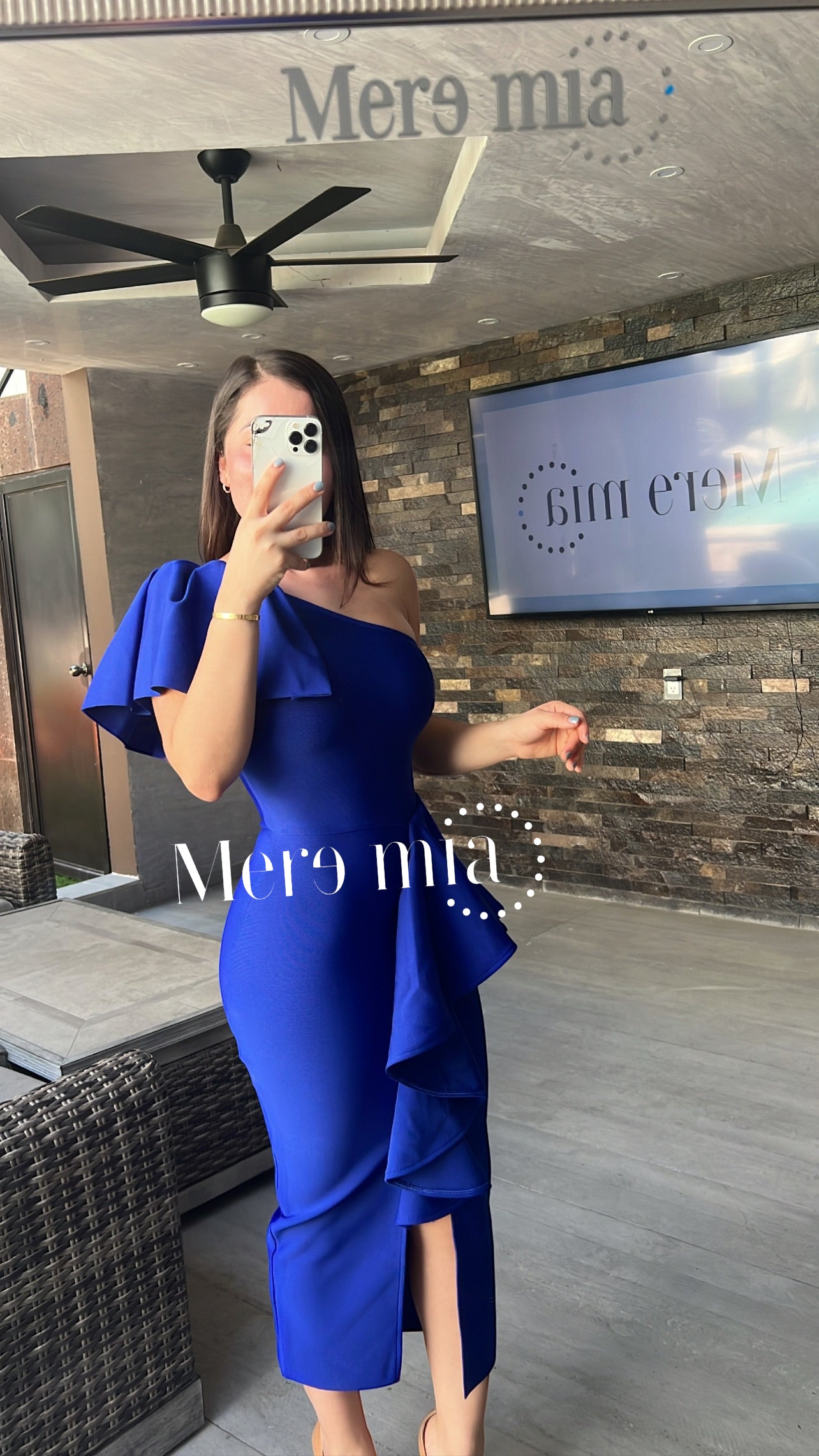 Como Combinar Un Vestido Azul Marino El Vestido Minimalista Azul