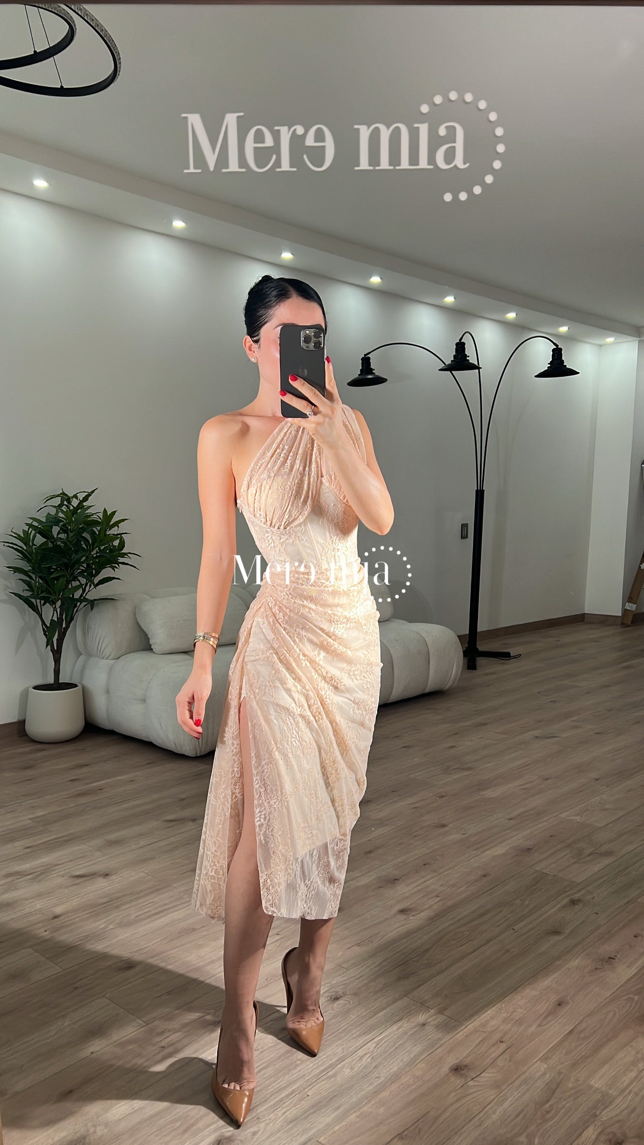 Vestido encaje copas hombro