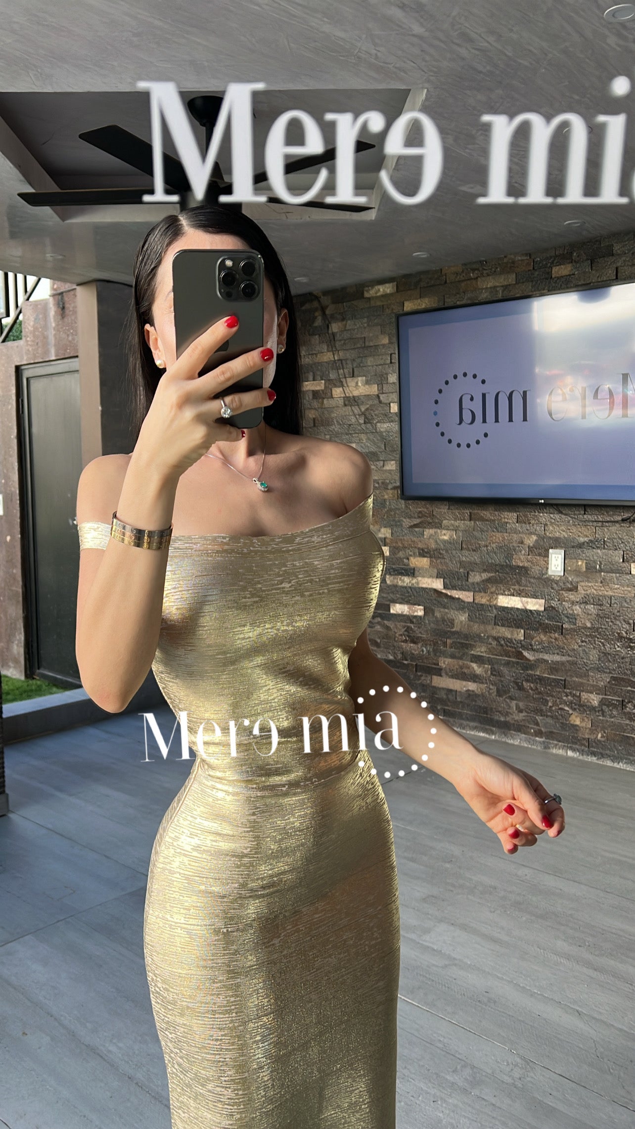 Vestido dorado hombros