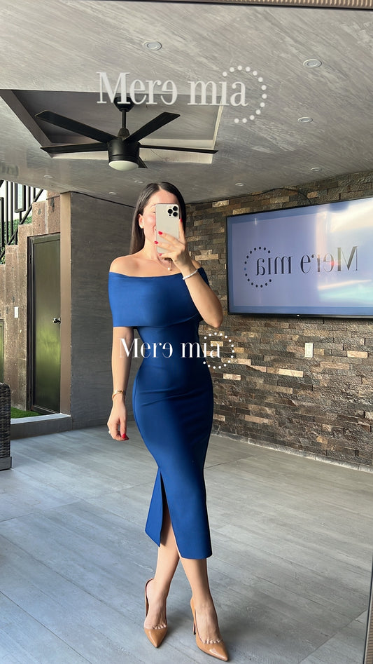 Vestido azul marino hombros olan