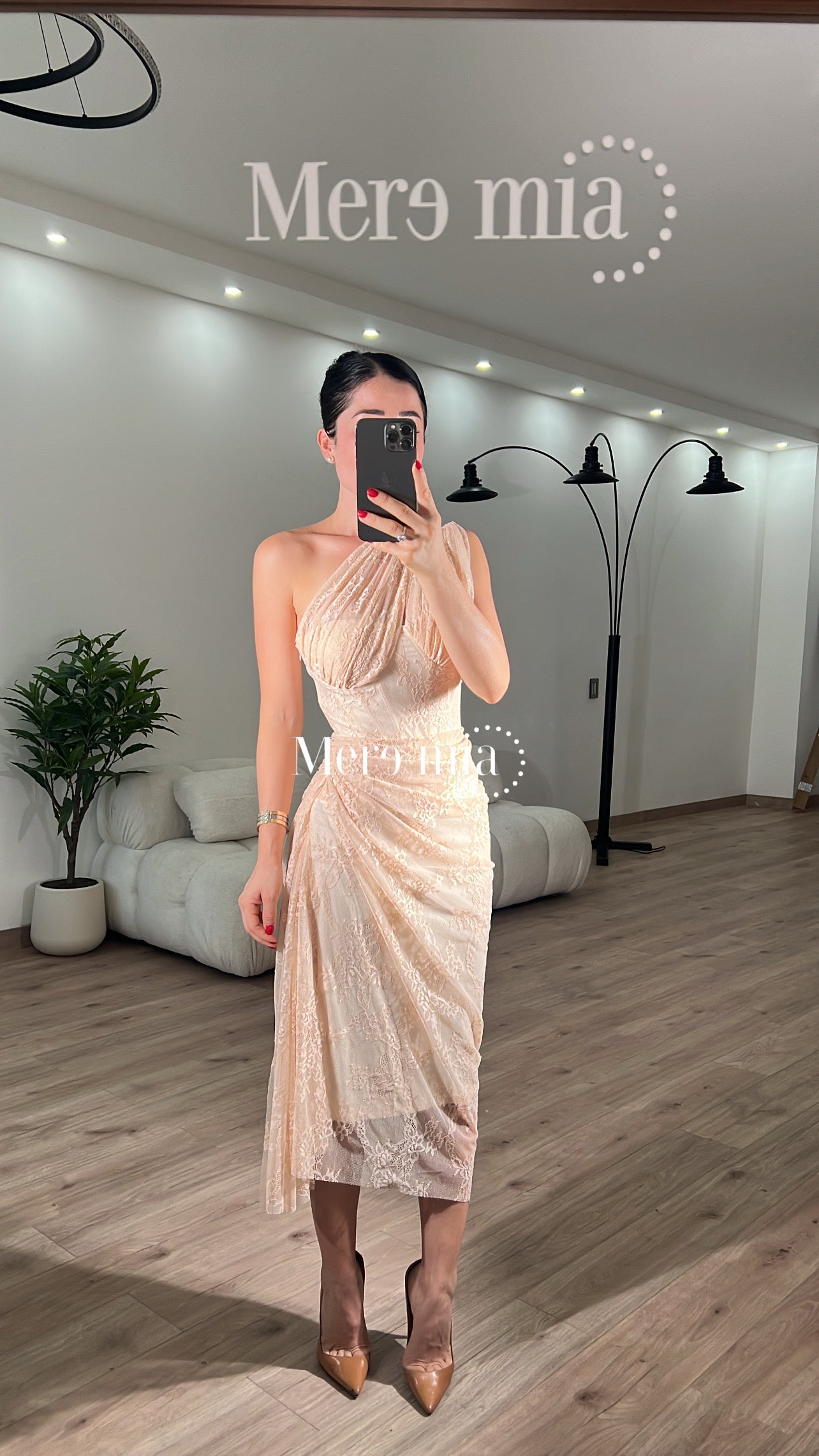 Vestido encaje copas hombro