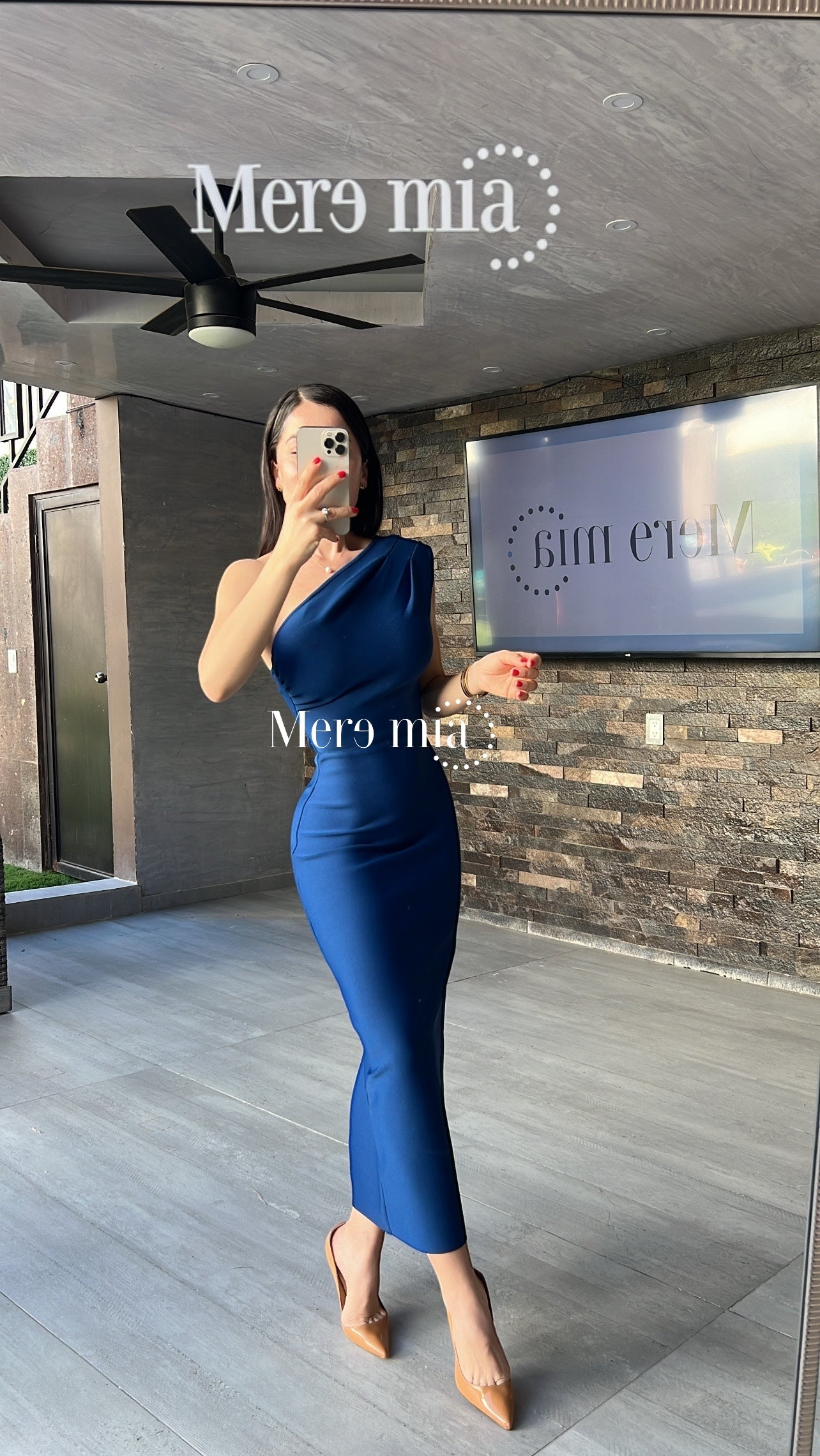 Vestido azul hombro