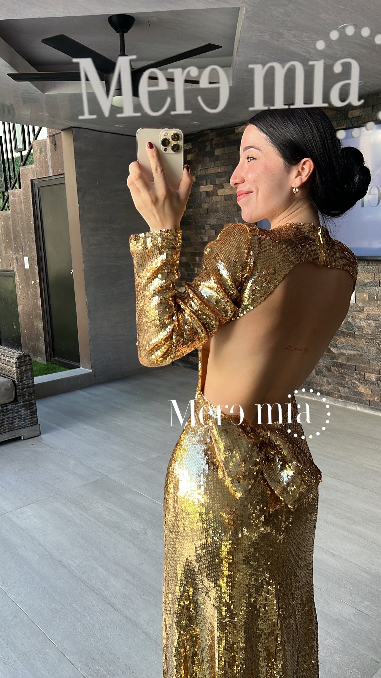 Vestido dorado moño