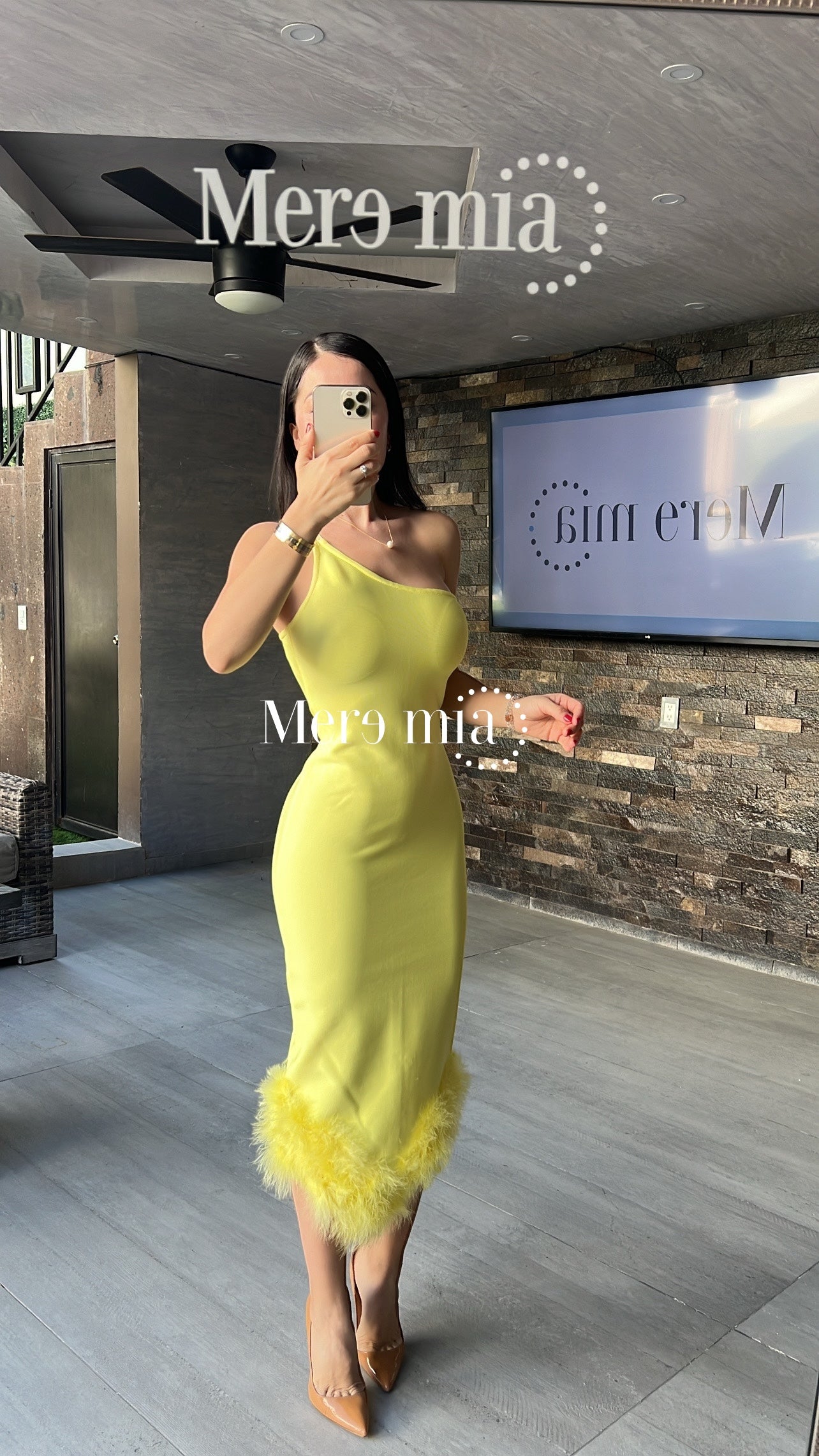 Vestido amarillo plumas ab