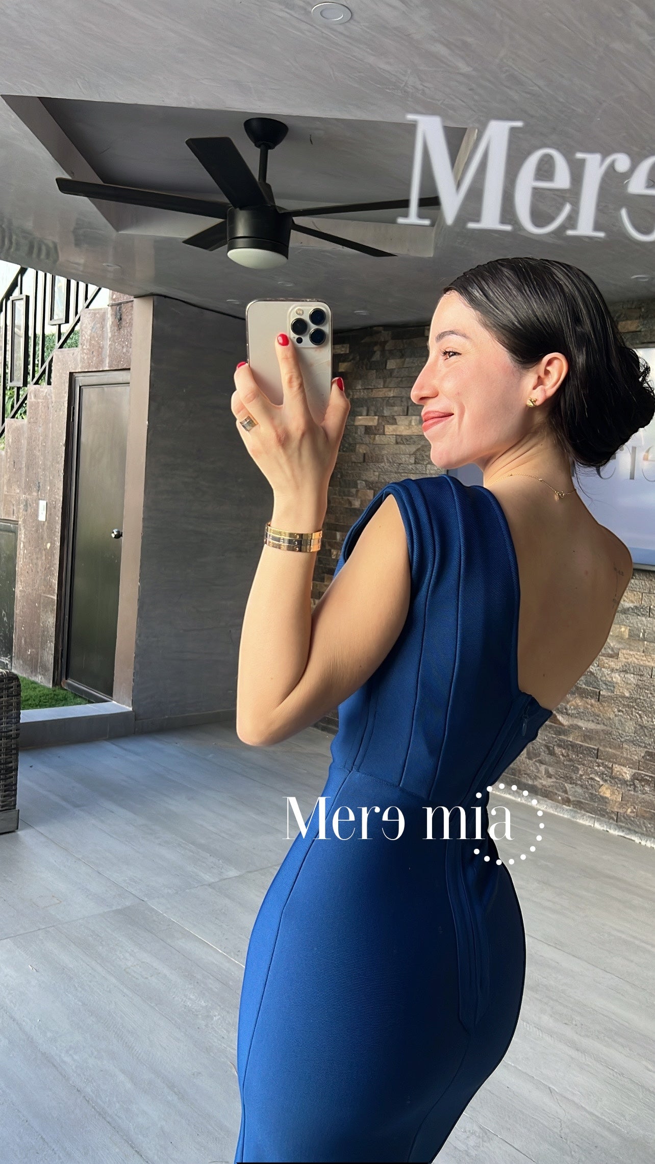 Vestido azul hombro