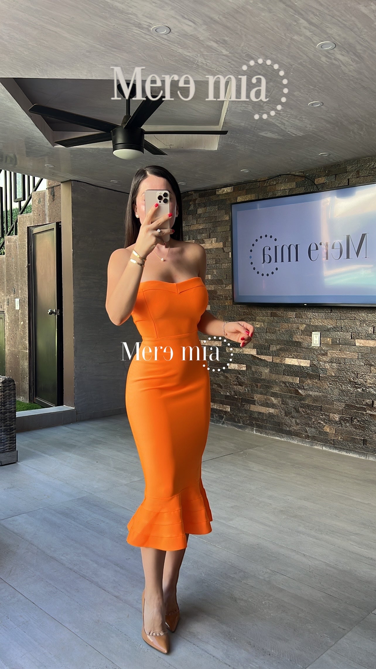 Vestido naranja olan abajo