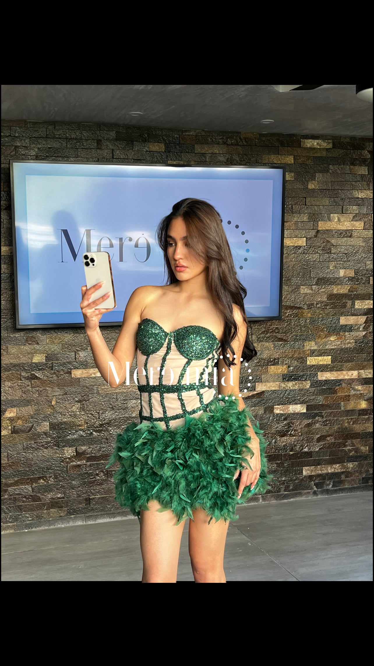 Vestido verde plumas strapp