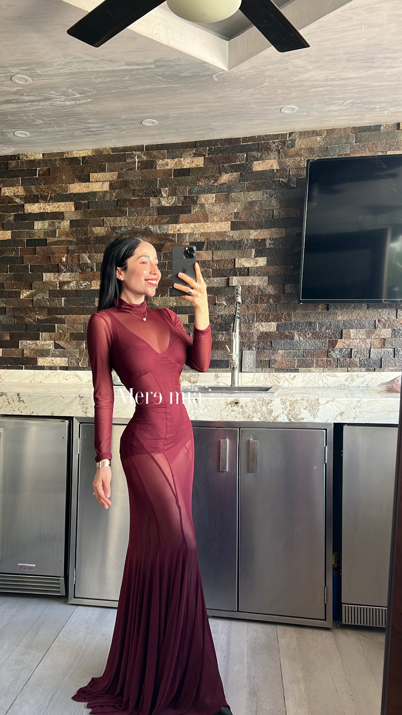 Vestido tinto cuello malla