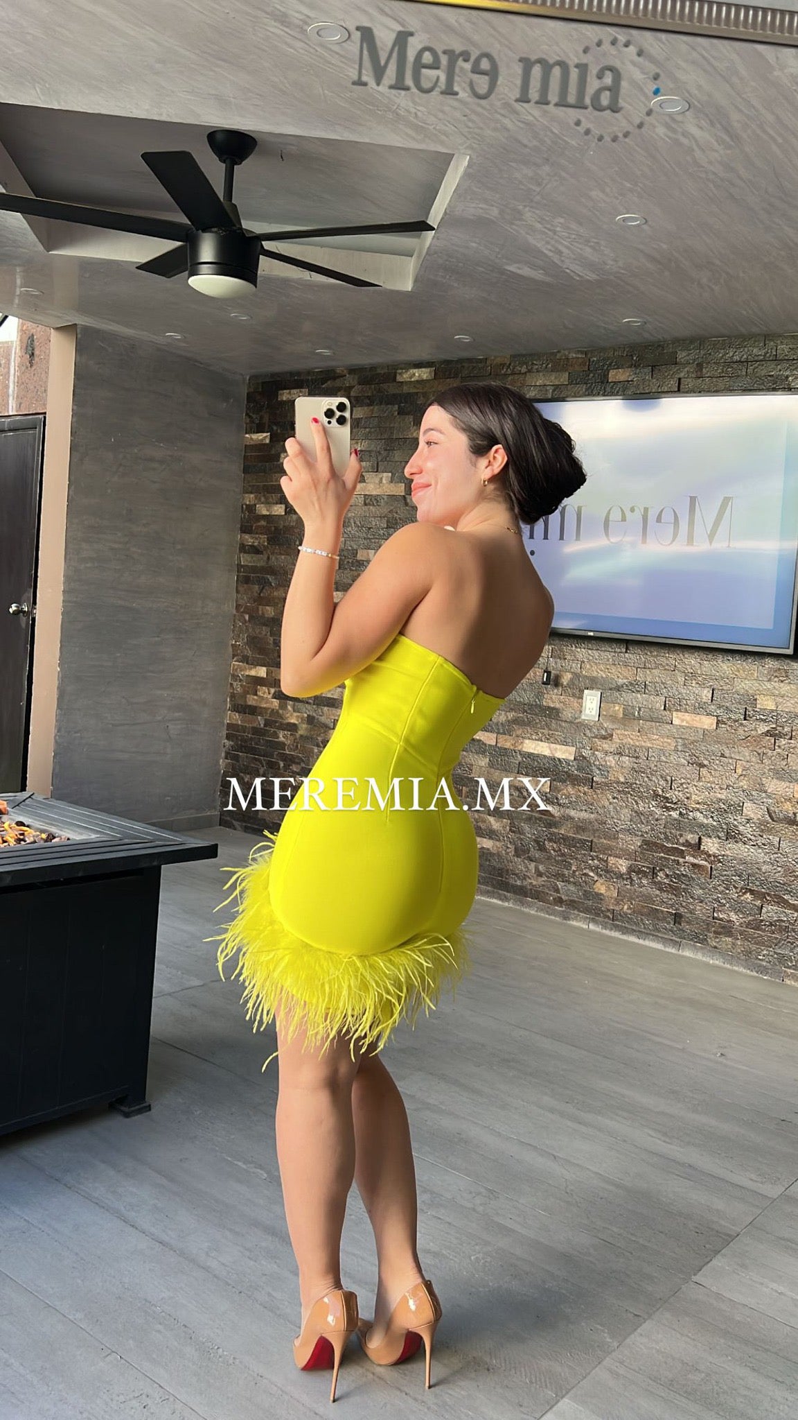 Vestido corto plumas