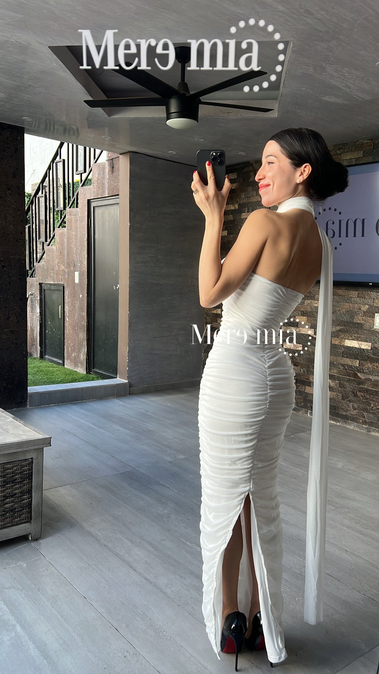 Vestido blanco plisado cuello