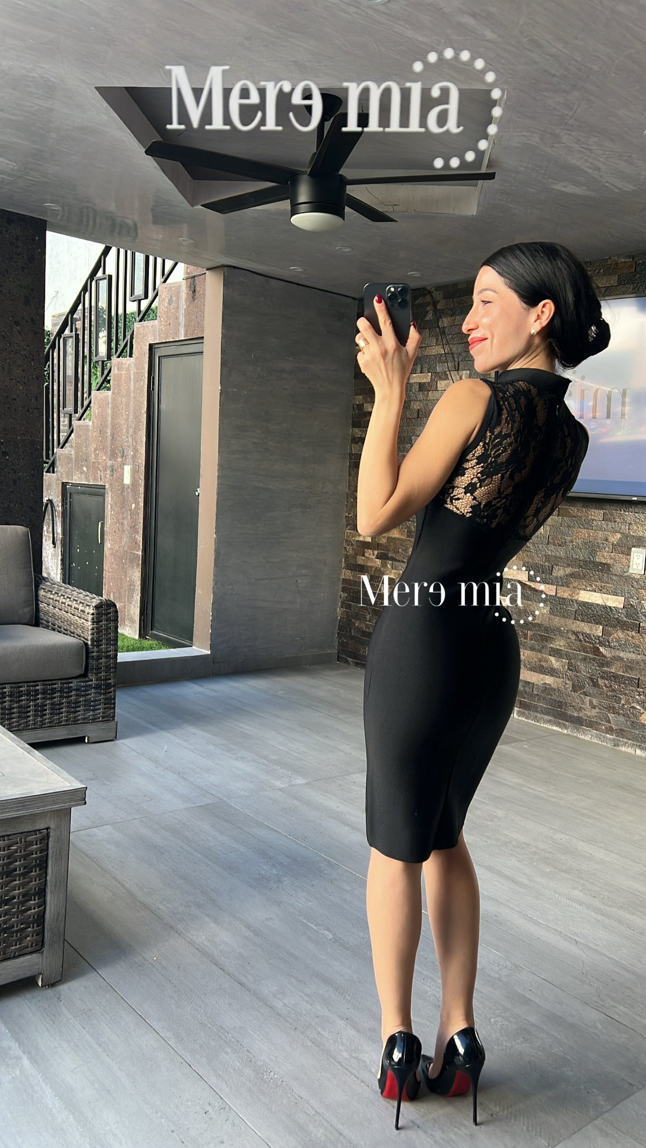 Vestido negro cuello encaje