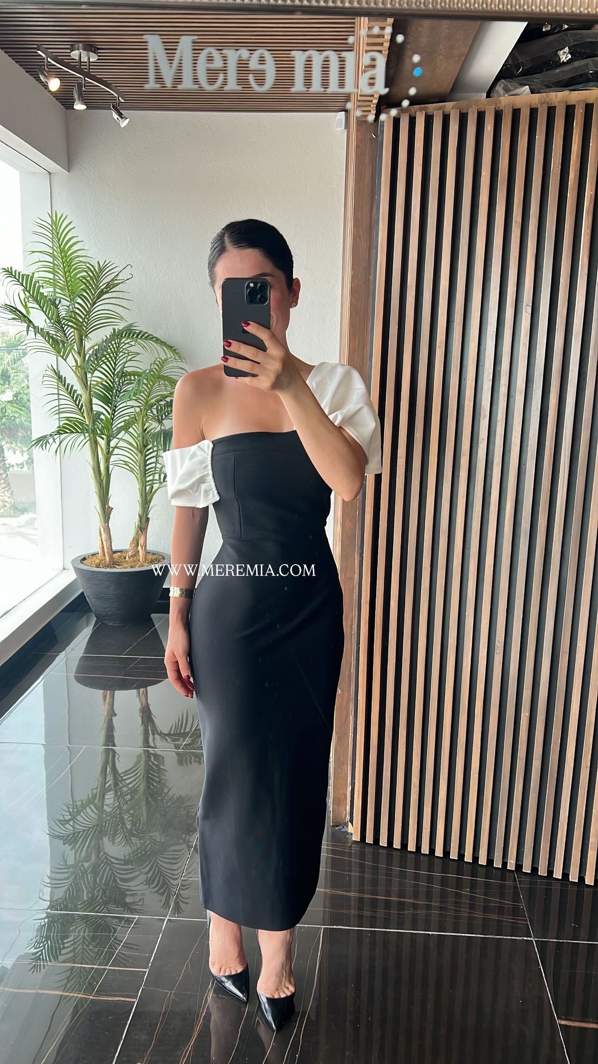 Vestido negro escarola hombros
