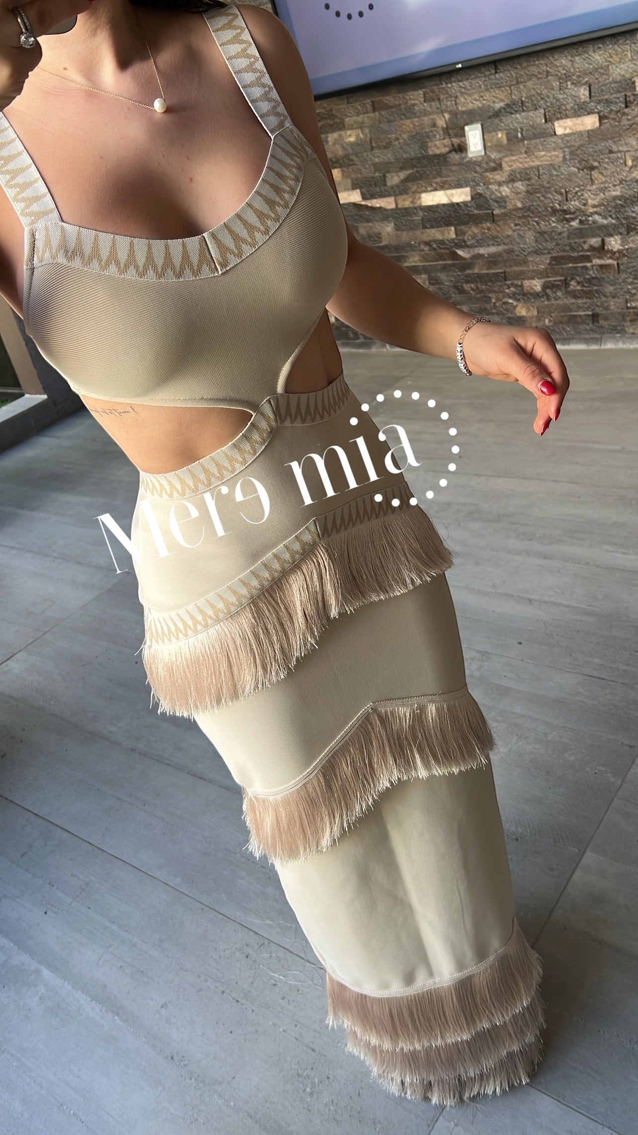 Vestido beige barbas abert