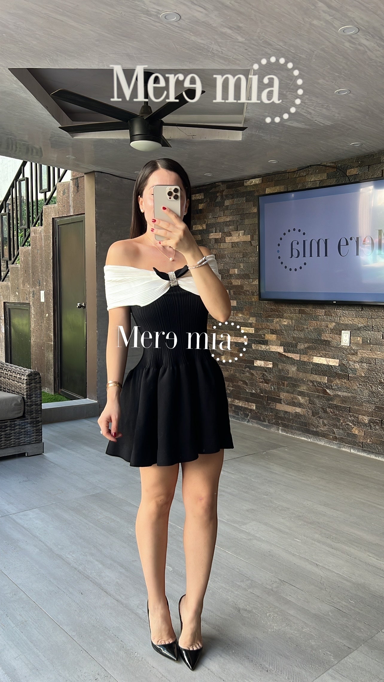 Vestido negro blanco moño