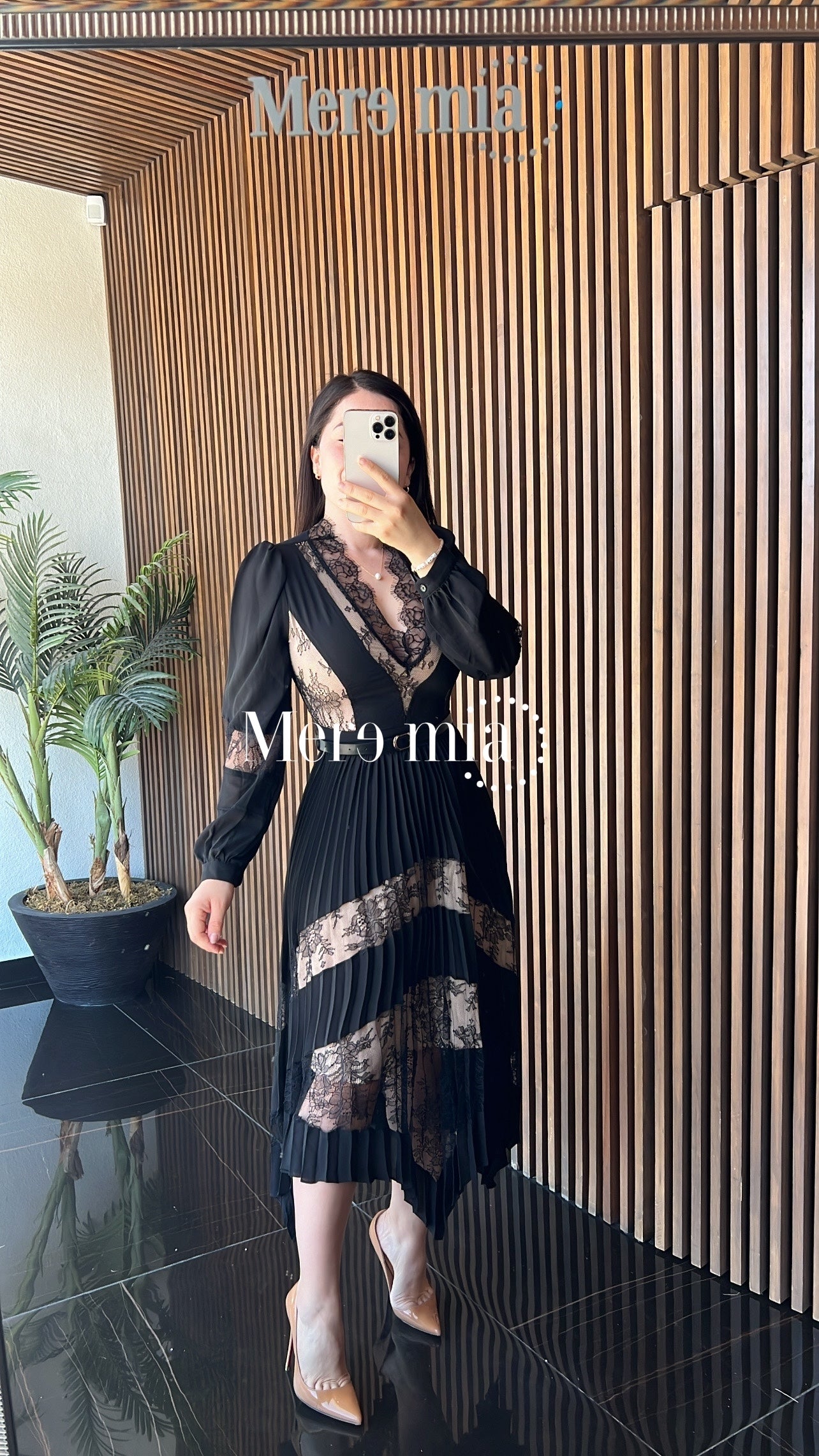 Vestido negro plisado encaje